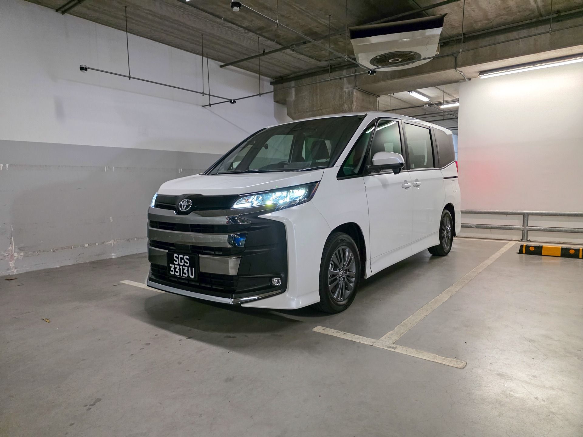 1920x1440 Toyota Noah Review Singapore 2025: Hybrid MPV, Specs