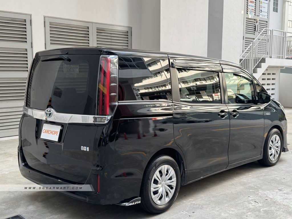 1024x768 Toyota Noah Hybrid 1.8A X