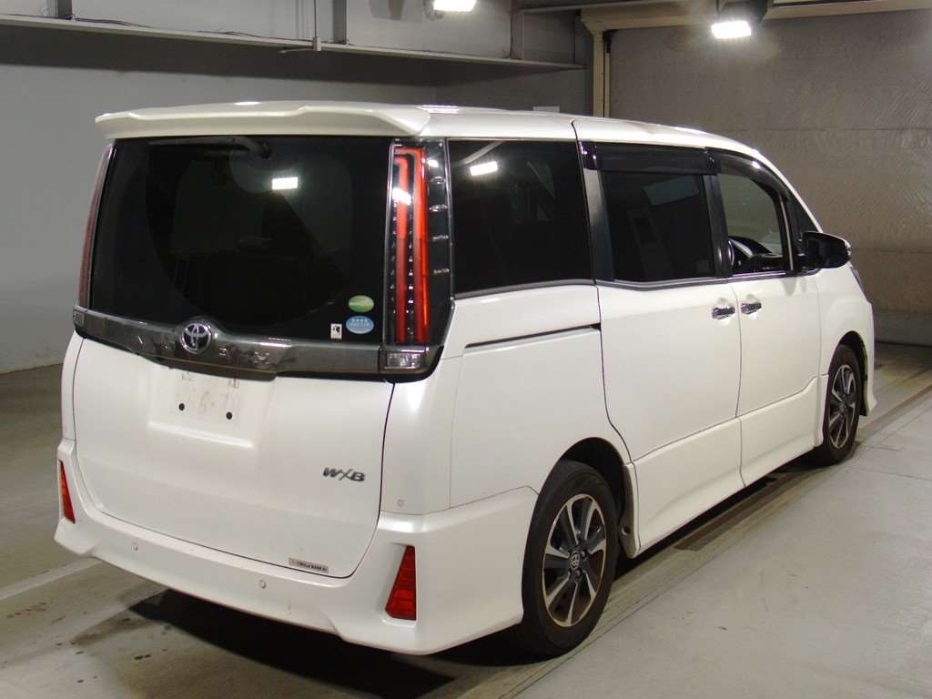 1024x768 Buy Used TOYOTA NOAH