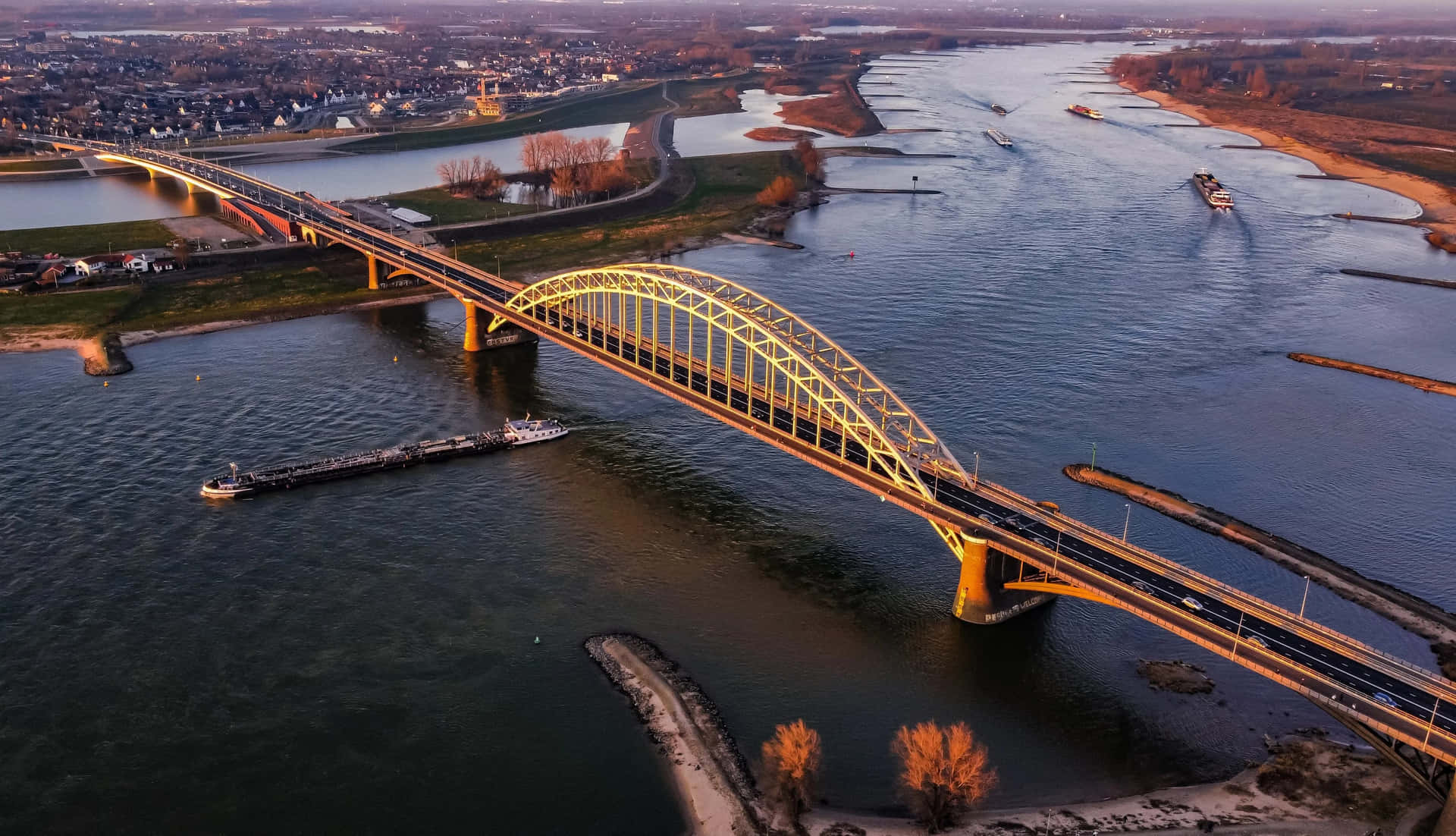 1920x1102 Nijmegen Wallpaper
