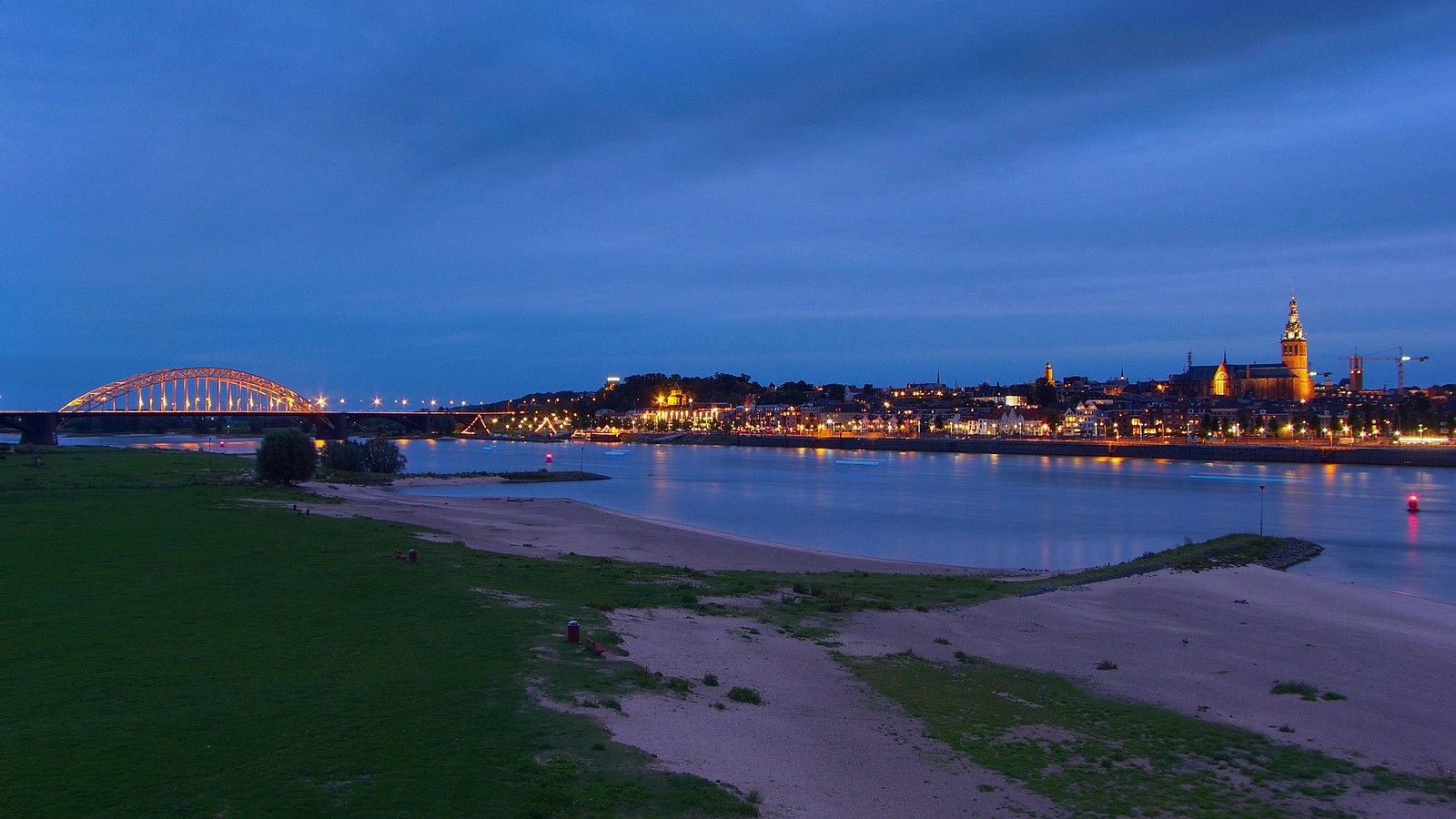 1600x900 HDR) Nijmegen at night (I). This photograph was taken from