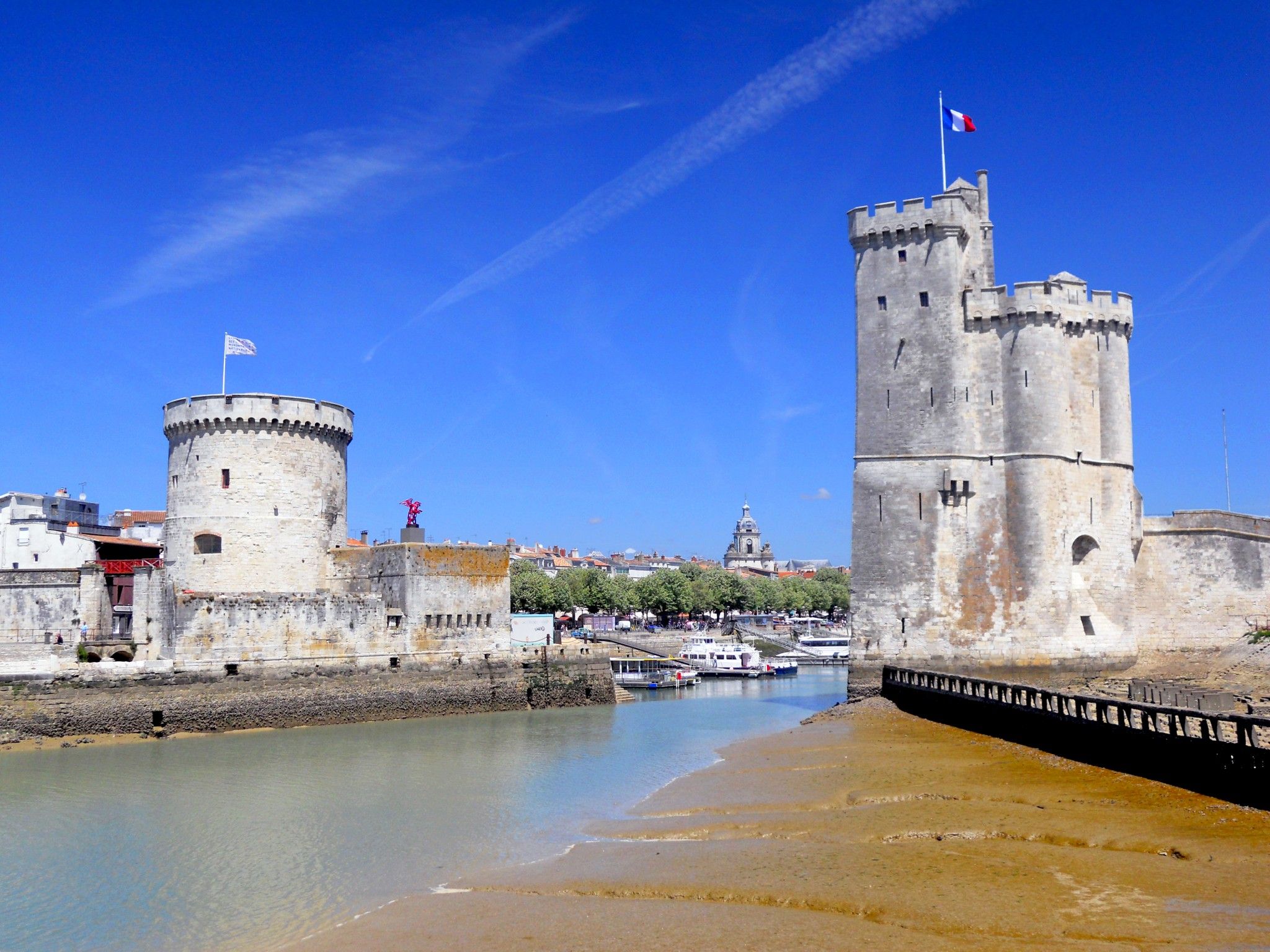 2048x1536 La Rochelle Old Town