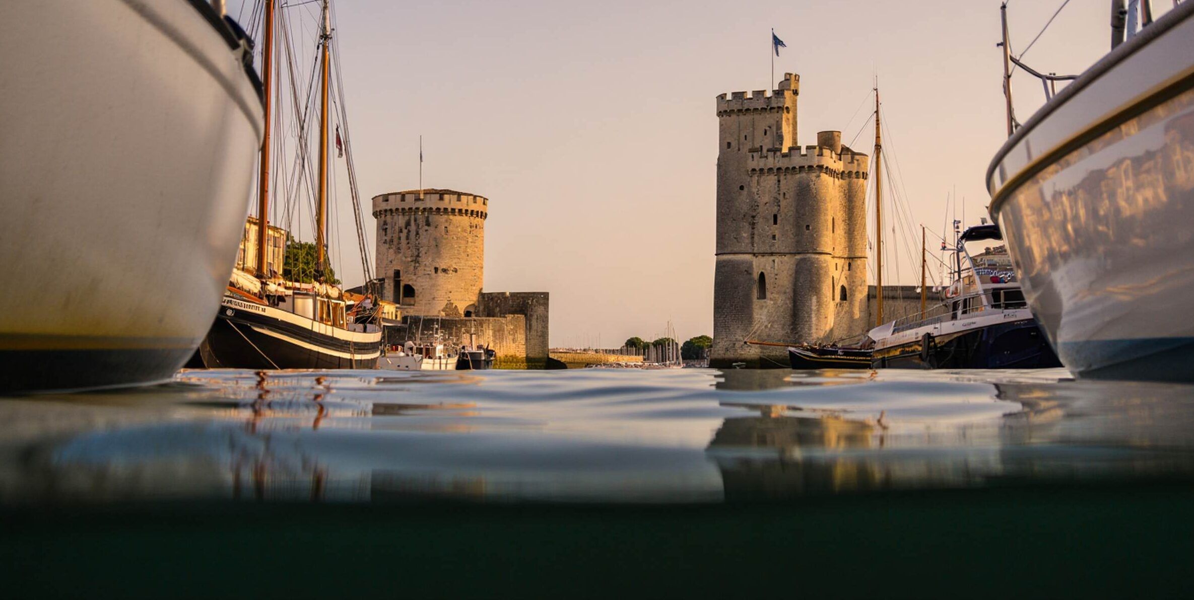 2370x1192 Discover La Rochelle: Family Visits and Activities