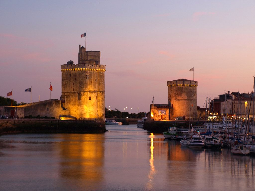 1024x768 The Old Port of La Rochelle. The old port is defended