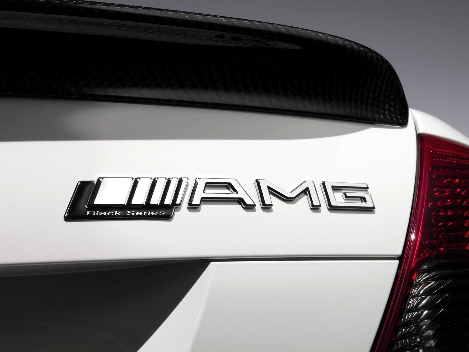 1920x1440 Mercedes Benz Logo Wallpaper