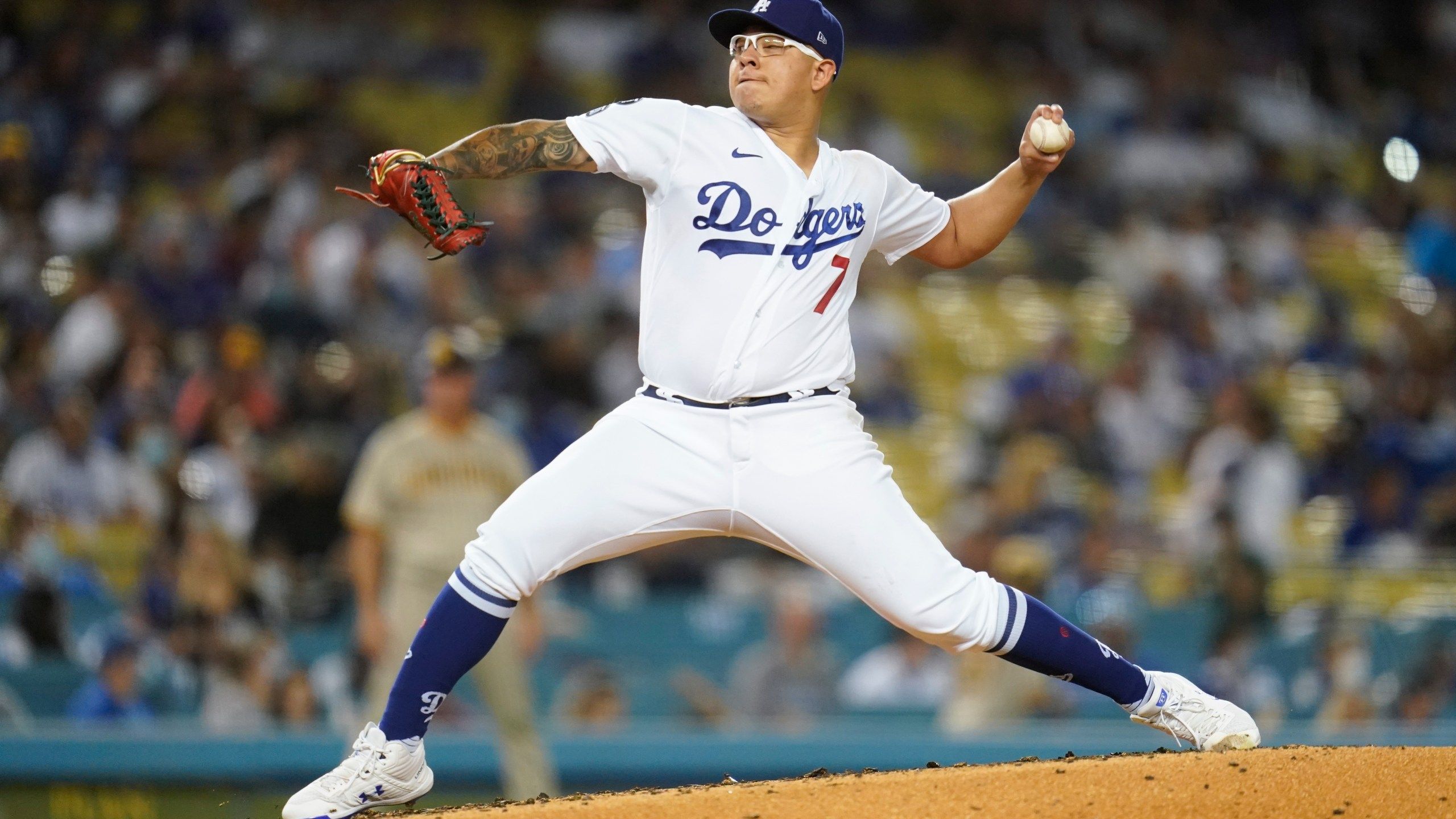 2560x1440 Urías Earns MLB Leading 17th Win, Dodgers Beat Padres 3 0