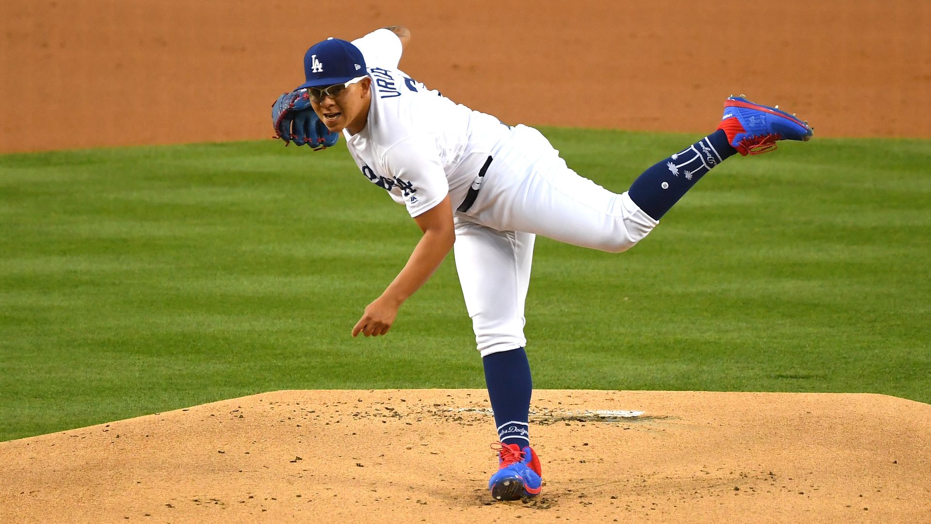 1920x1080 Julio Urías Wallpaper