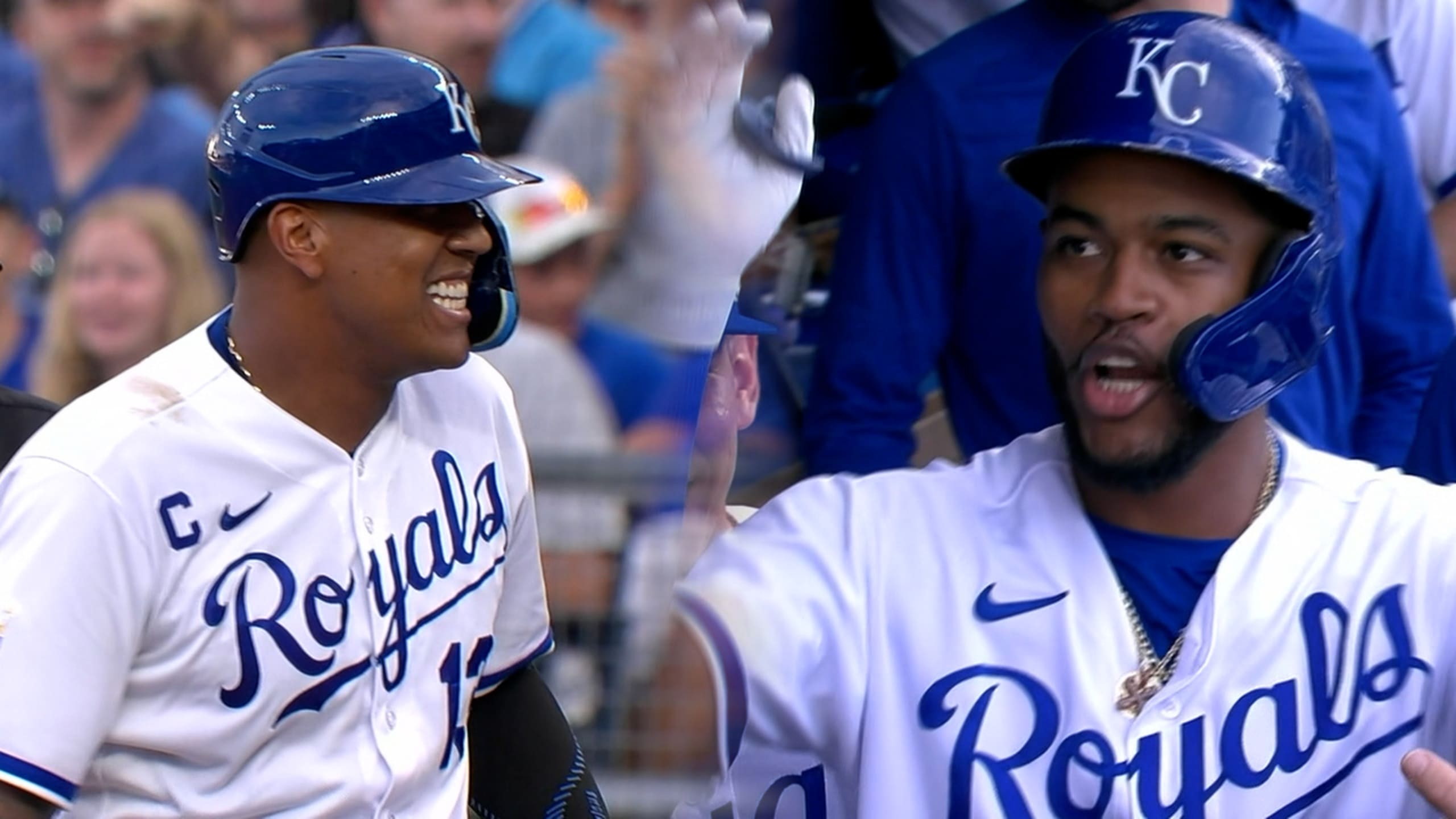 2560x1440 Royals Dodgers 4: Julio Urias returns looking rusty and isn't helped by luck or his defense