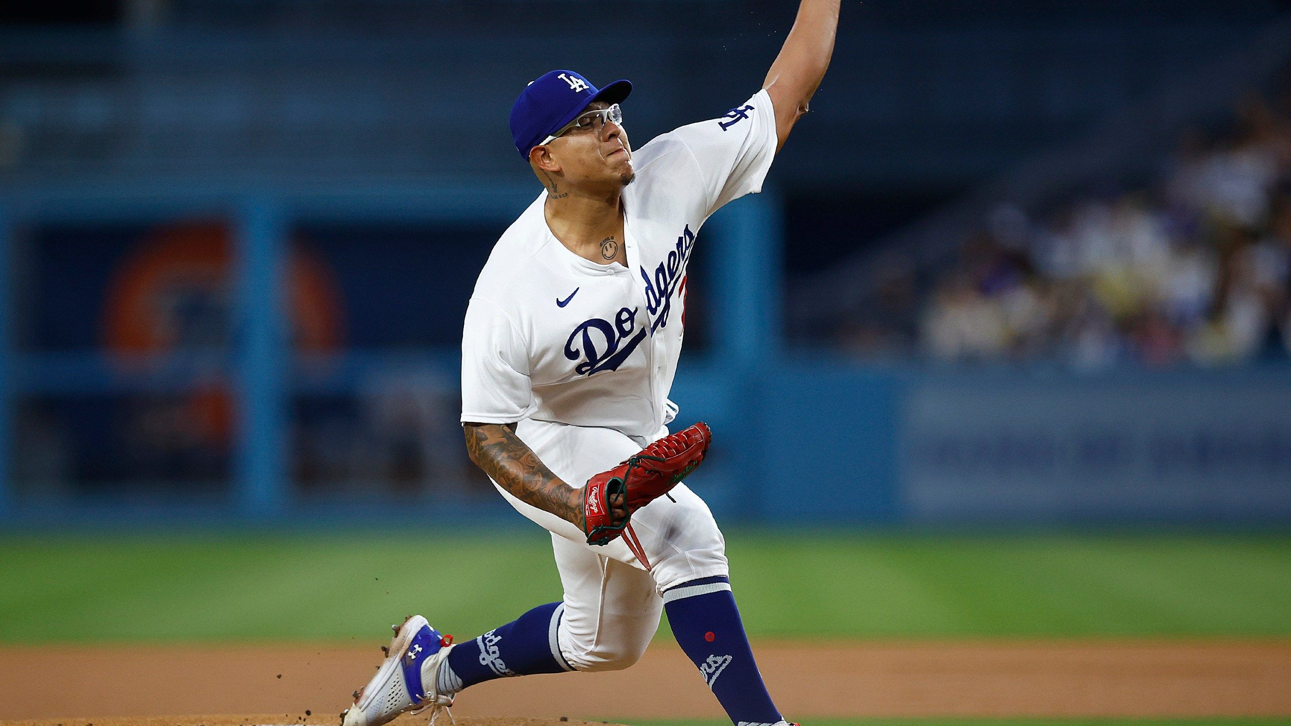 2560x1440 Dodgers pitcher Julio Urías arrested, accused of felony domestic violence