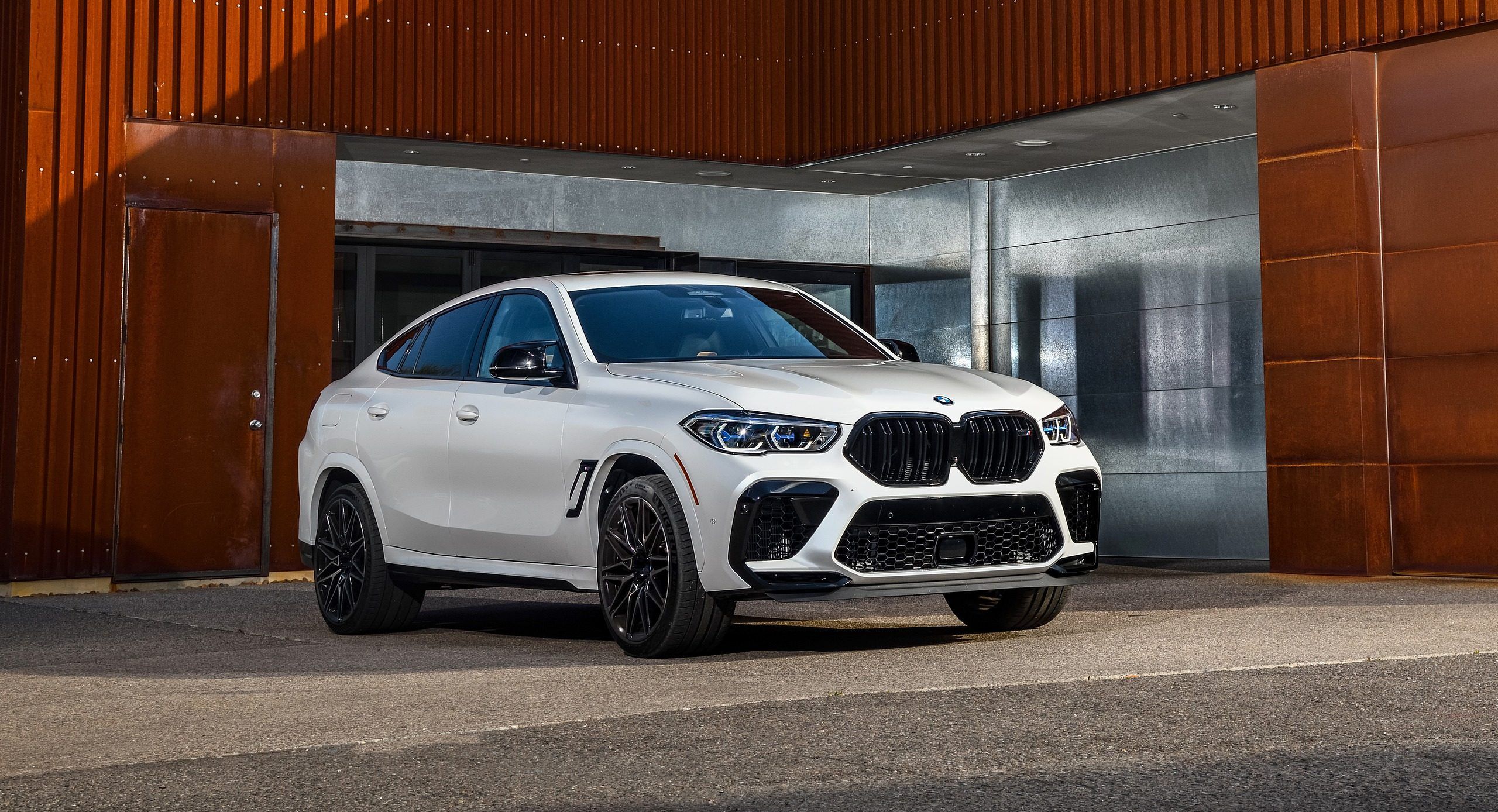 2560x1388 BMW X6 M Competition Wallpaper