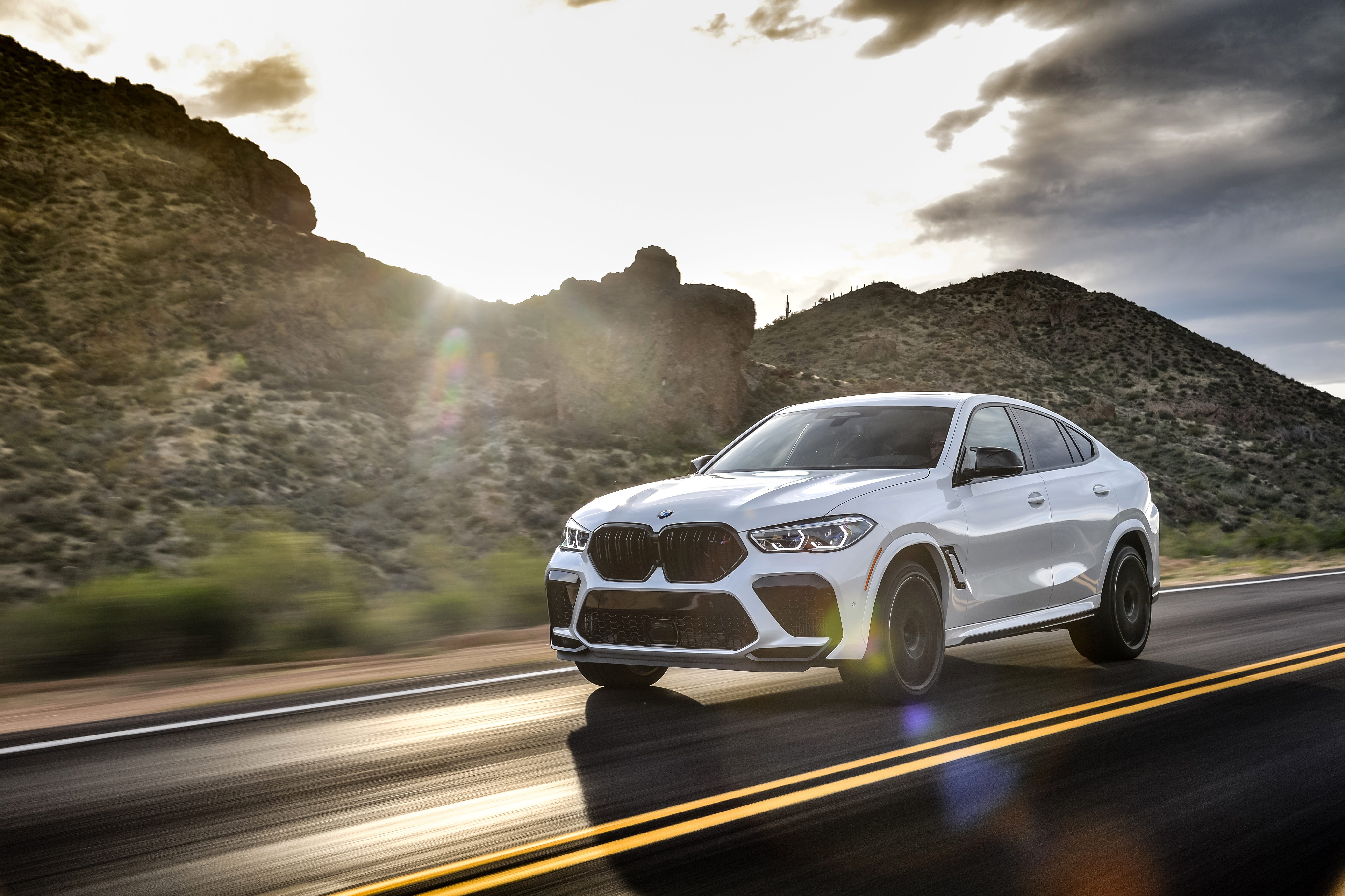 5568x3712 View Every Angle of the 2020 BMW X6 M