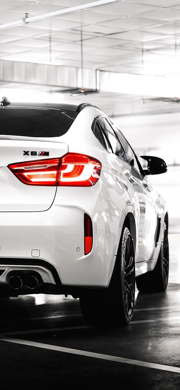 720x1560 White BMW X6 Rear
