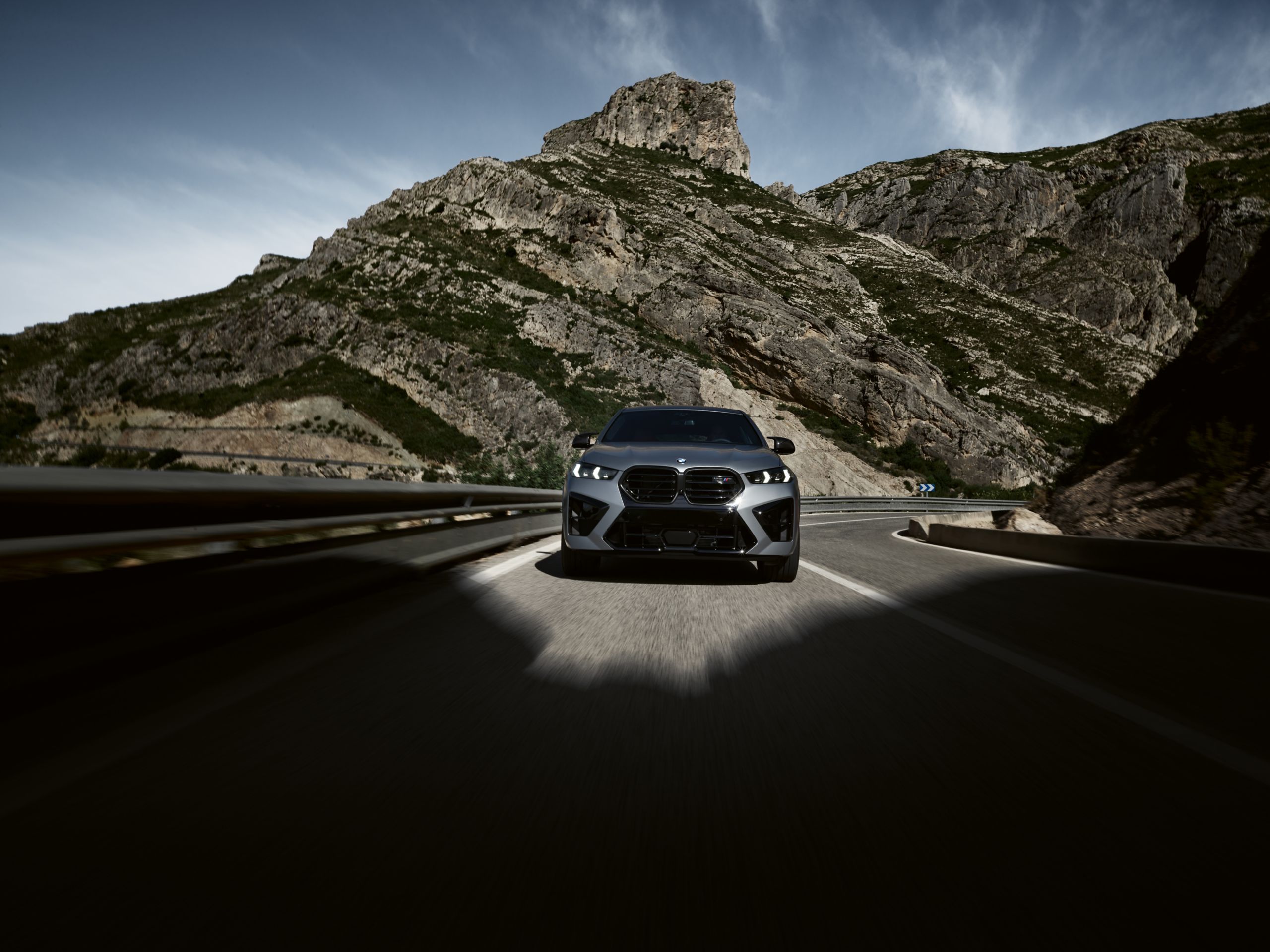 2560x1920 BMW X6 M60i and X6 M Competition Performance Coupe SUV. Pricing & Specs