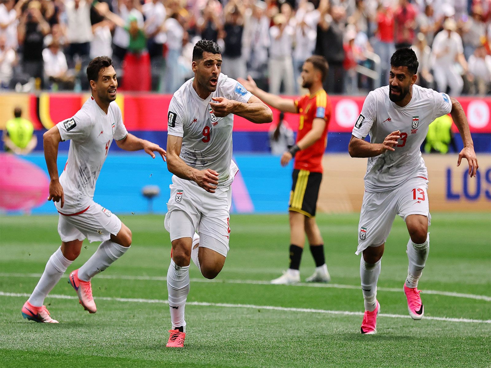 1600x1200 Iran Captain Alireza Jahanbakhsh Thanks Mexican Fans After Draw