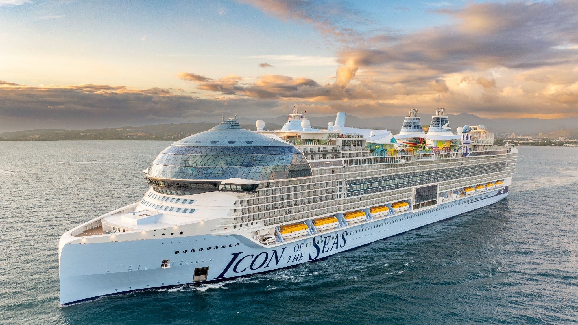1999x1125 Travel: What it's like to sail on the world's largest cruise ship