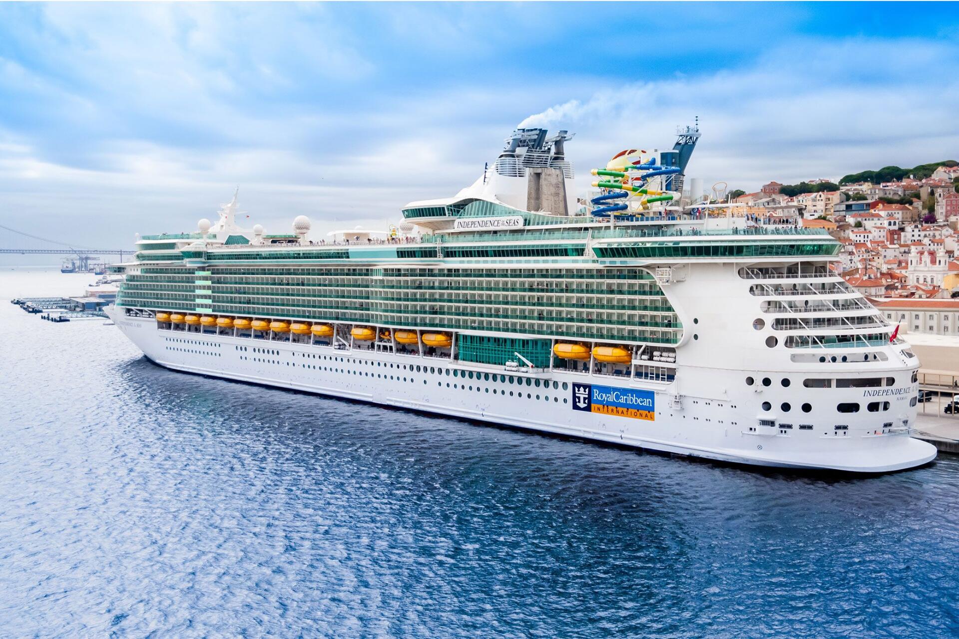 1920x1281 Stunning Royal Caribbean Cruise Ship HD Wallpaperx1390