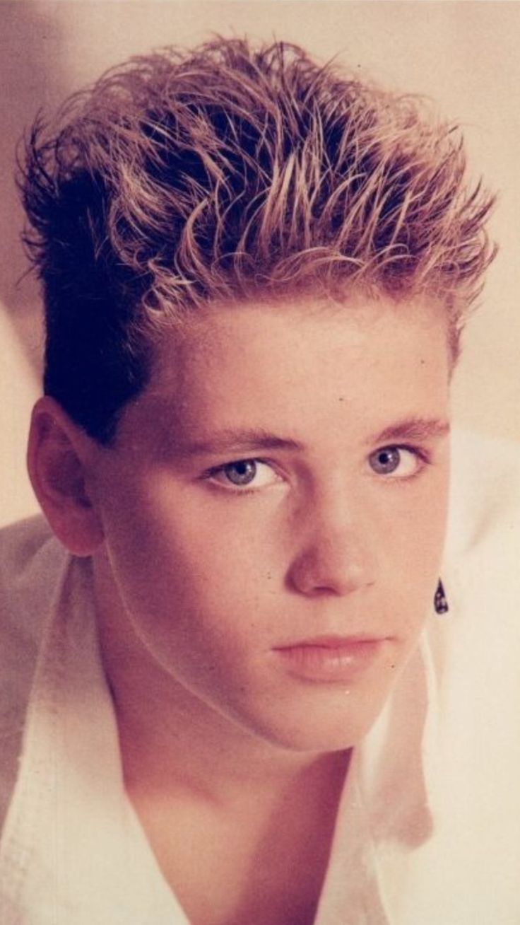736x1308 Corey haim