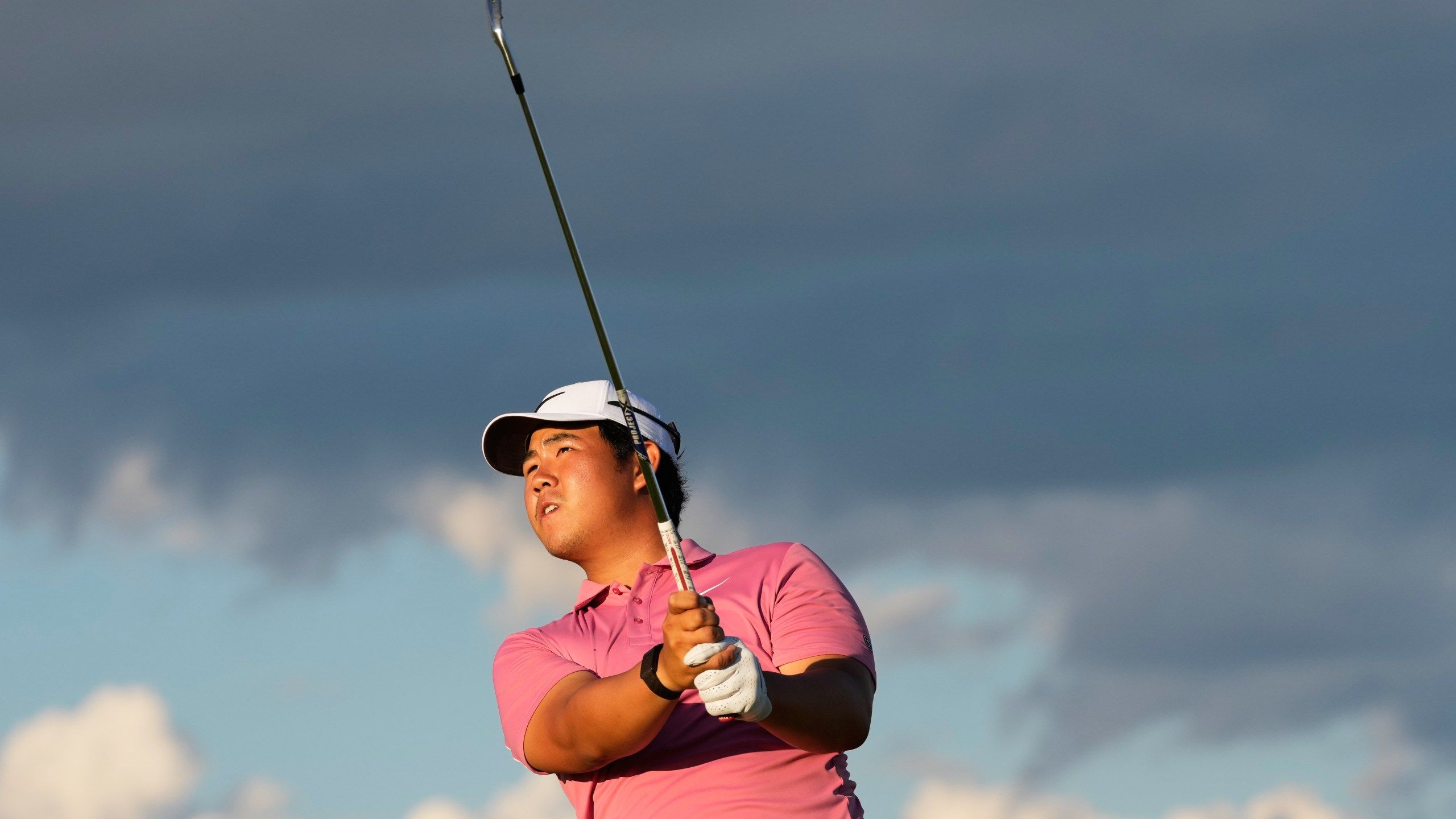 2560x1440 A 'Who's That?' list of dreamers joins Scheffler in 2nd at the US Open, needing to make up 6 shots
