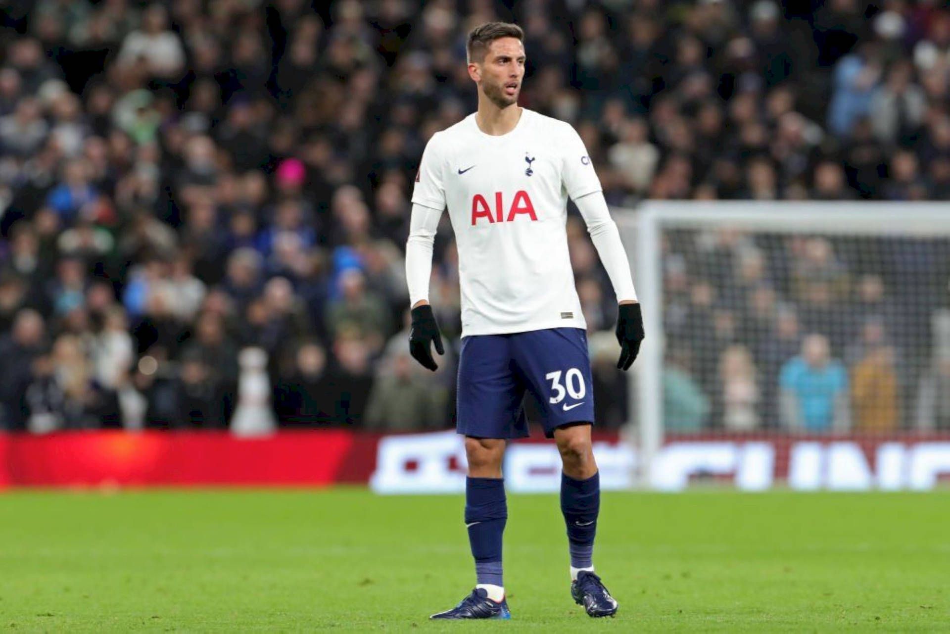 1920x1281 Download Rodrigo Bentancur Tottenham Hotspur Full Body Wallpaper