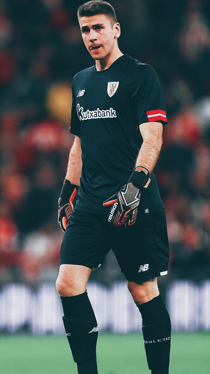 736x1308 Unai Simón
