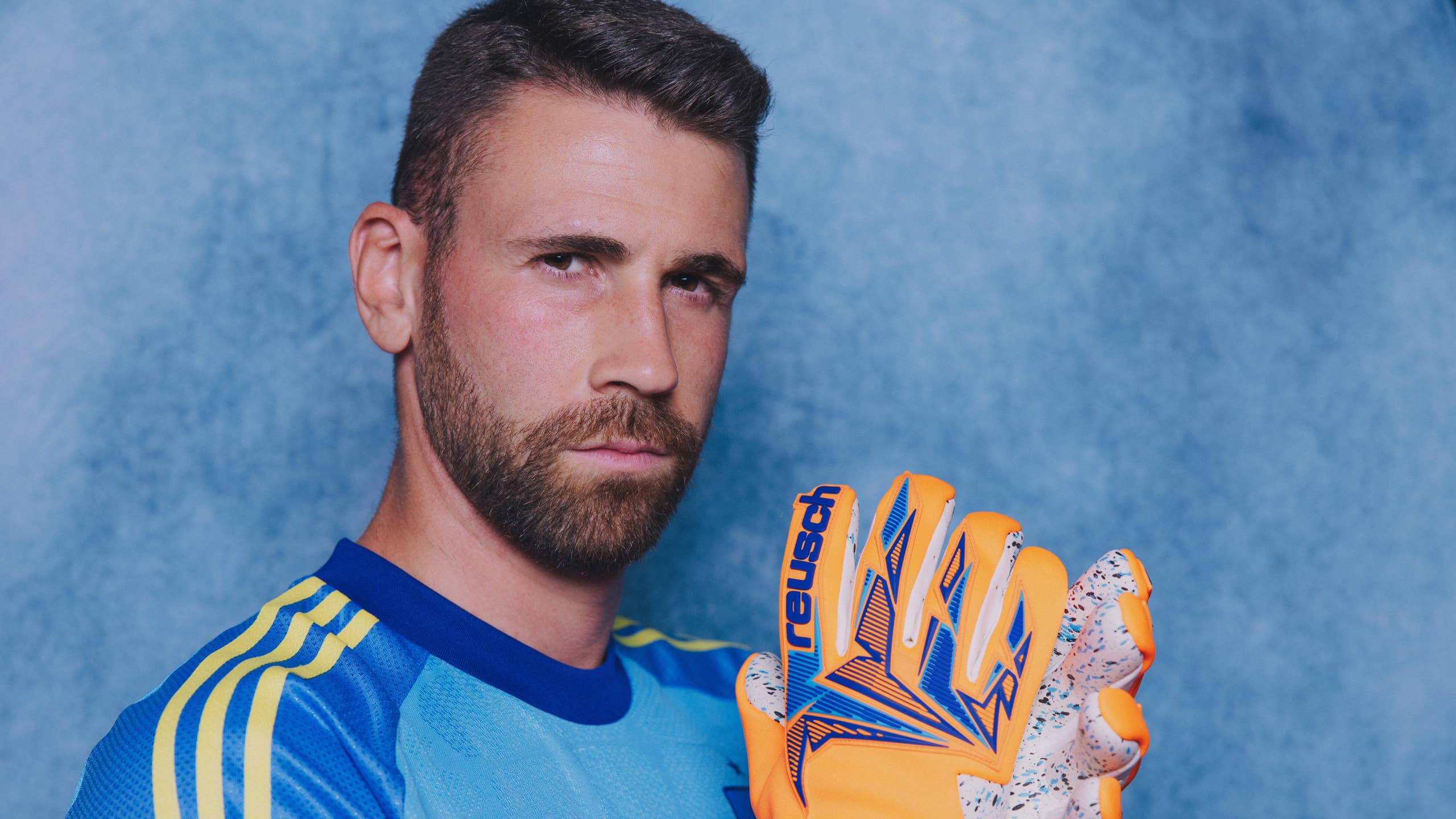 2560x1440 Inside Unai Simón's Family Life: Girlfriend, Parents, Siblings, And More About The Spanish Goalkeeper