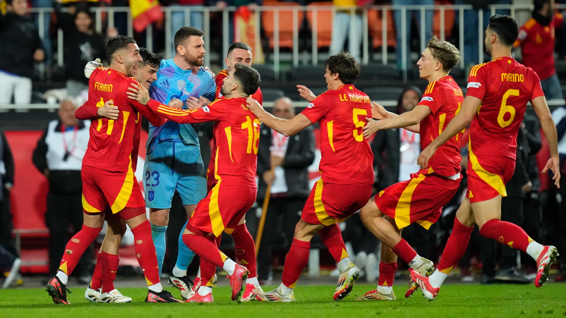 1920x1080 Who is Spain's goalie? Why Unai Simon is starting over David Raya, Joan Garcia