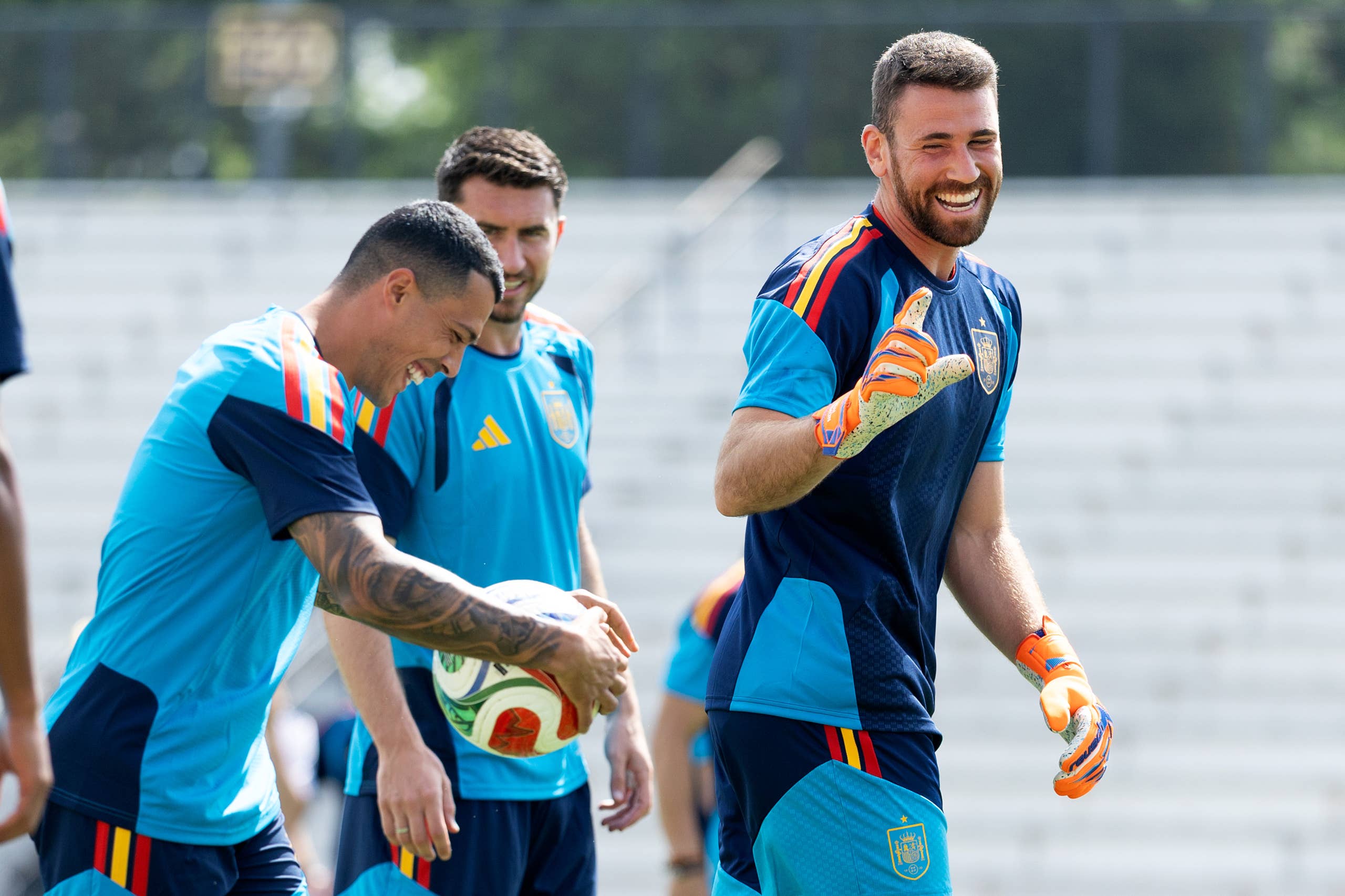 2560x1707 Inside Unai Simón's Family Life: Girlfriend, Parents, Siblings, And More About The Spanish Goalkeeper