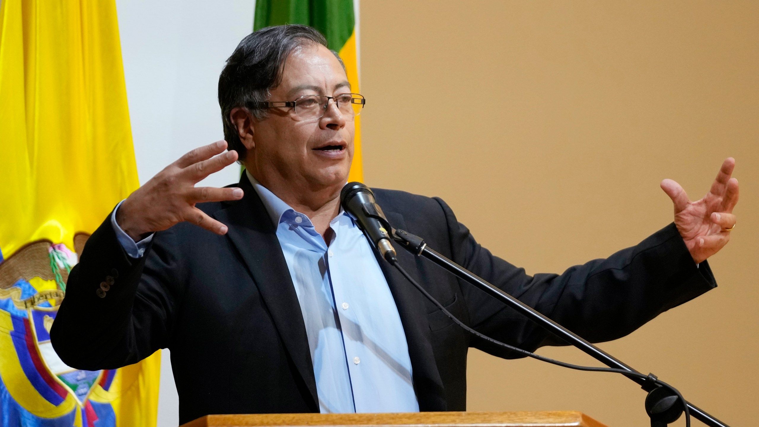 2560x1440 Ex Rebel Takes Oath As Colombian President In Historic Shift