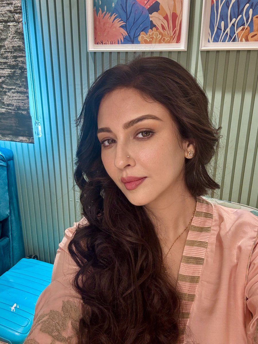 900x1200 Saumya Tandon / Posts / X