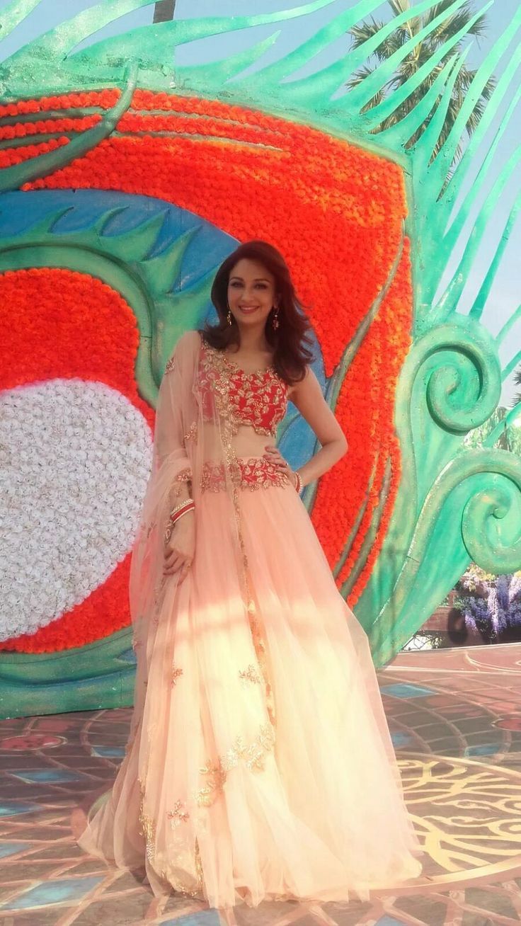 736x1308 Saumya Tandon