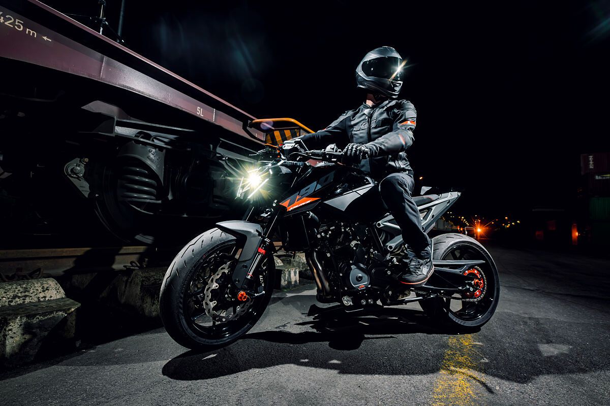 1200x800 THE 2027 KTM 790 DUKE