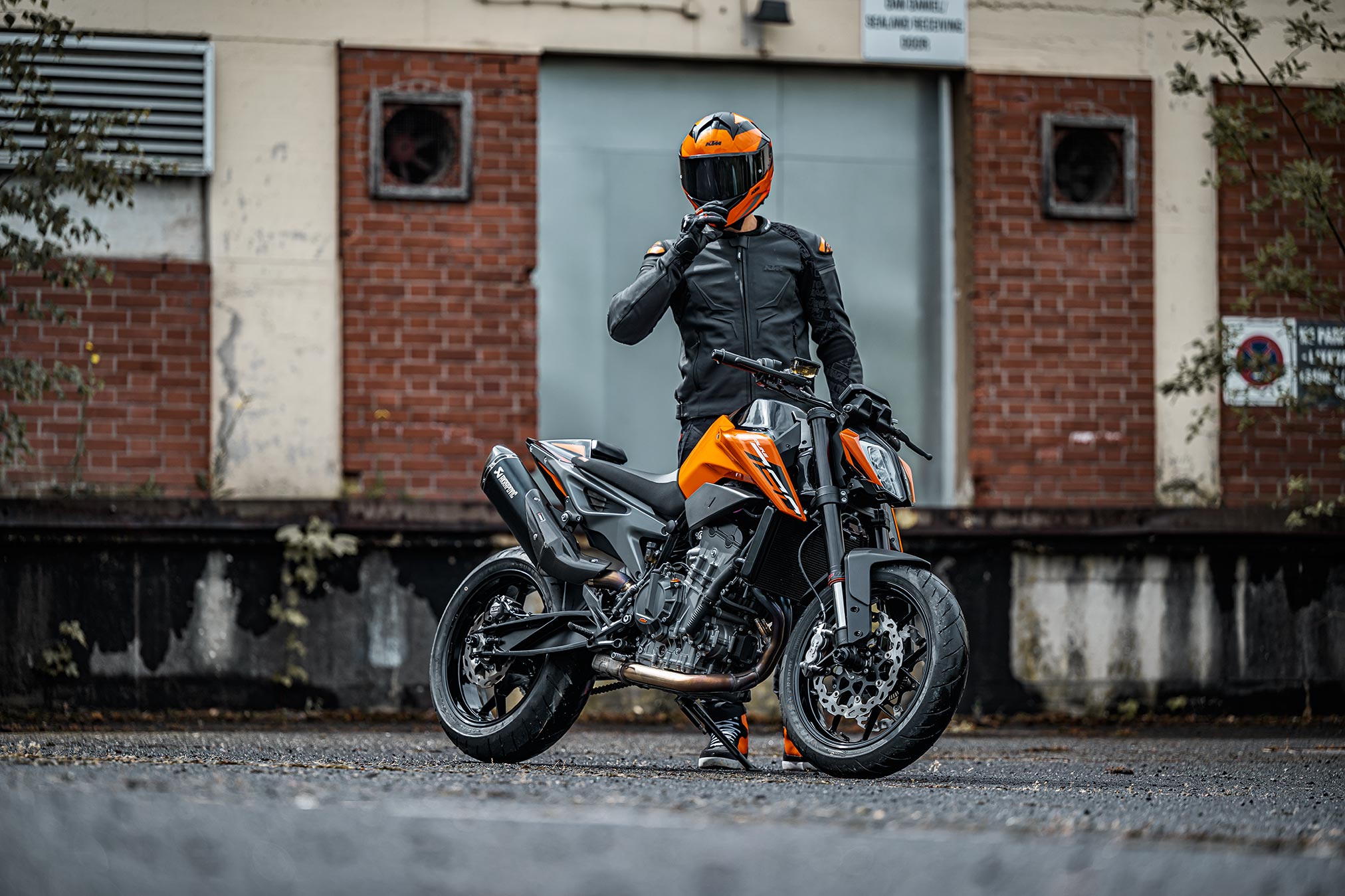 2024x1349 KTM 790 Duke Guide
