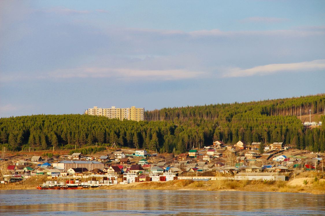1125x750 Scenic Irkutsk Landscape with Pine Forest and River · Free