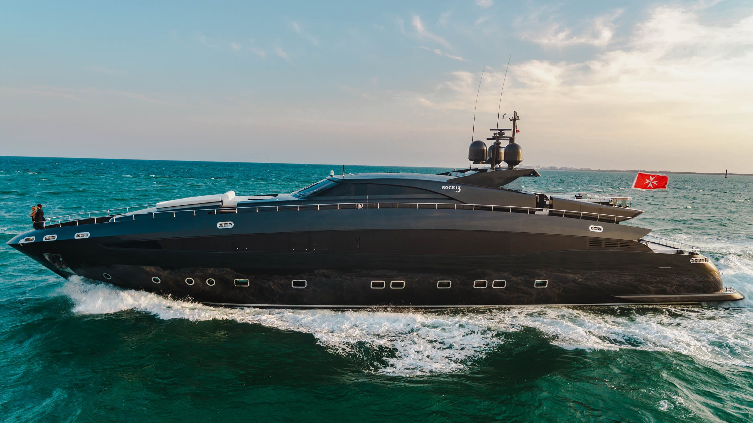 2560x1440 Aquila Yacht