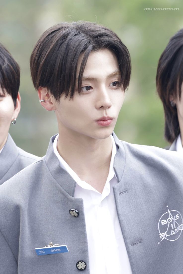736x1103 Lee know cute. Lee know in a suit, Sangwon wallpaper, Sangwon trainee a selca
