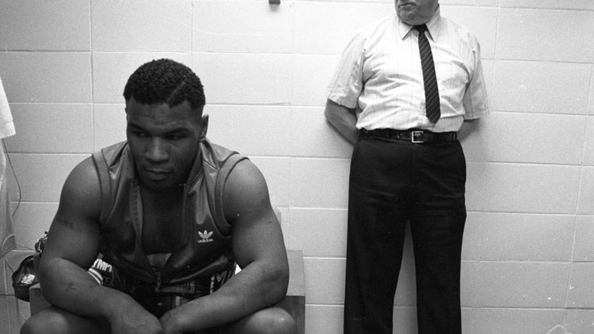 1920x1080 Descargar fondos de Unmike Tyson Sentado En 4k