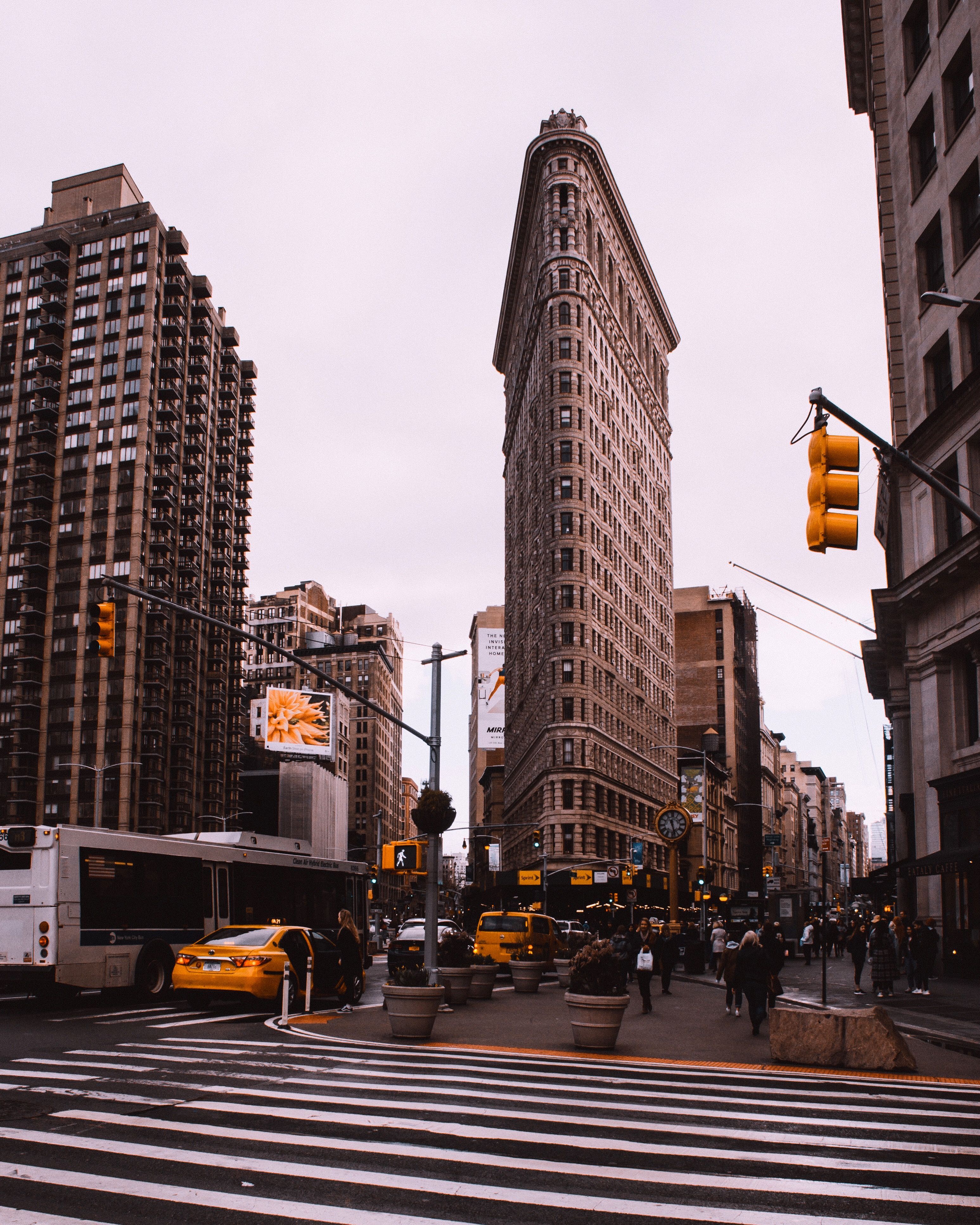 3093x3866 Flat Iron Building · Free