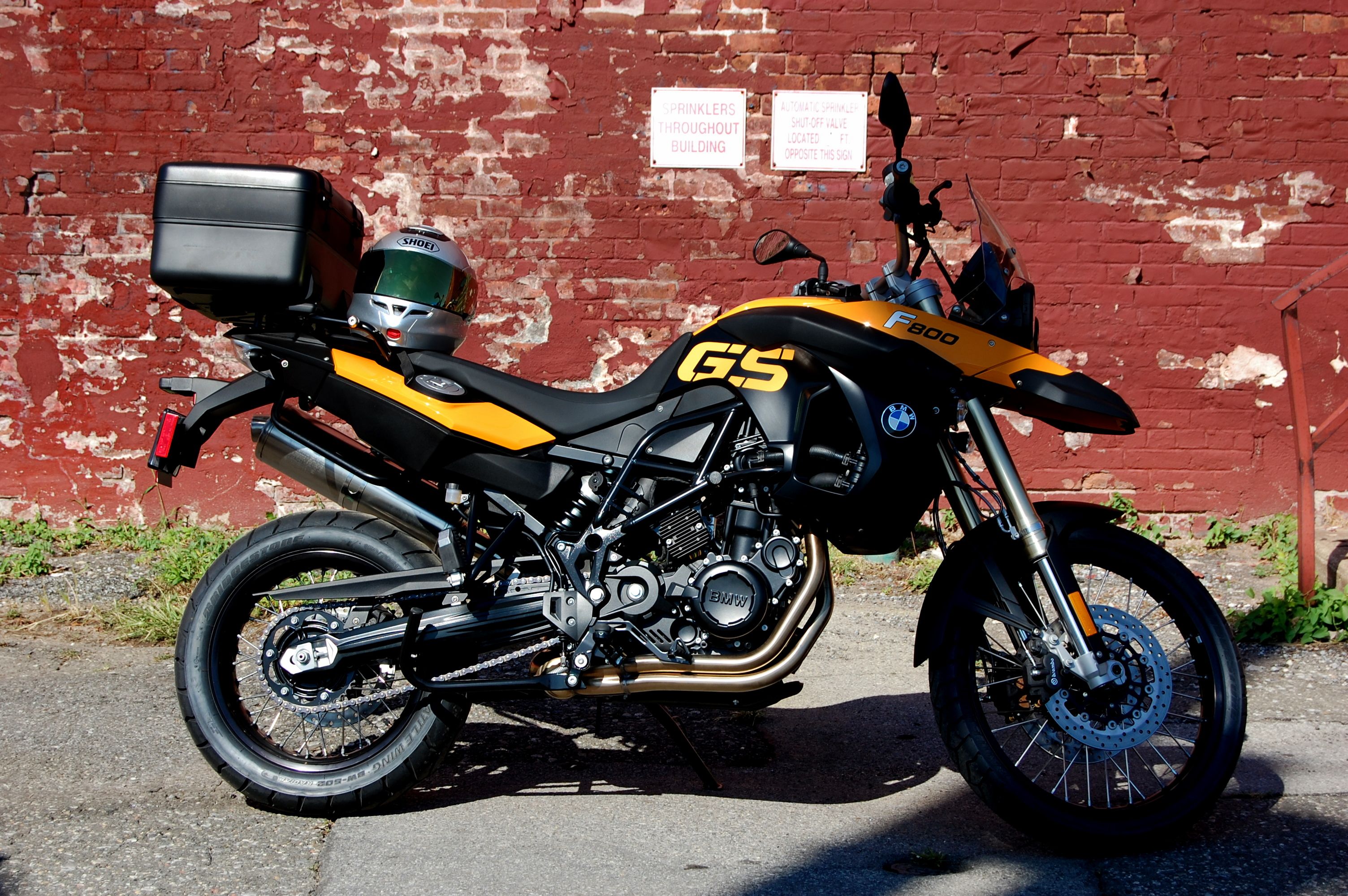 3008x2000 BMW F 800