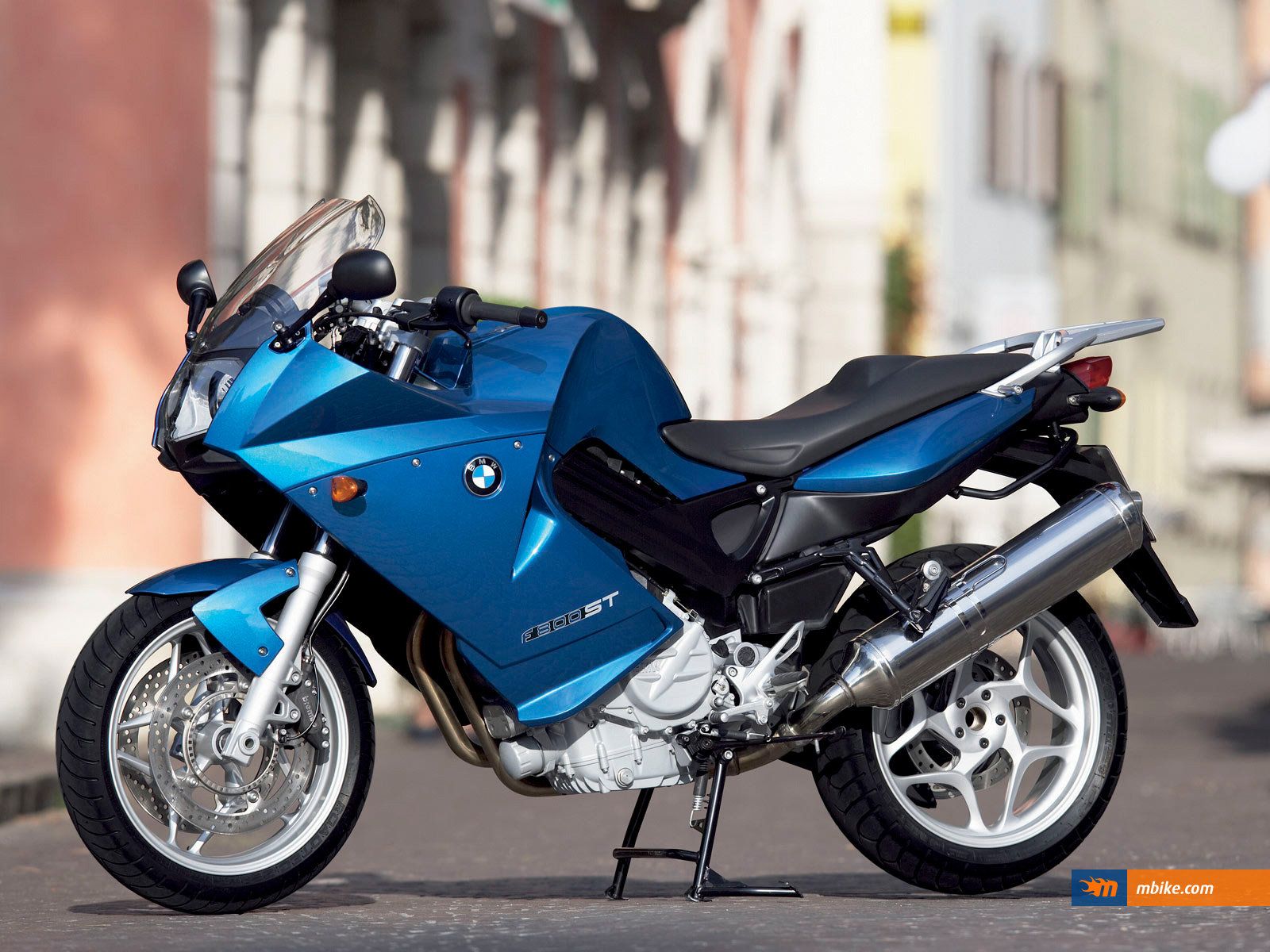 1600x1200 BMW F800ST Wallpaper