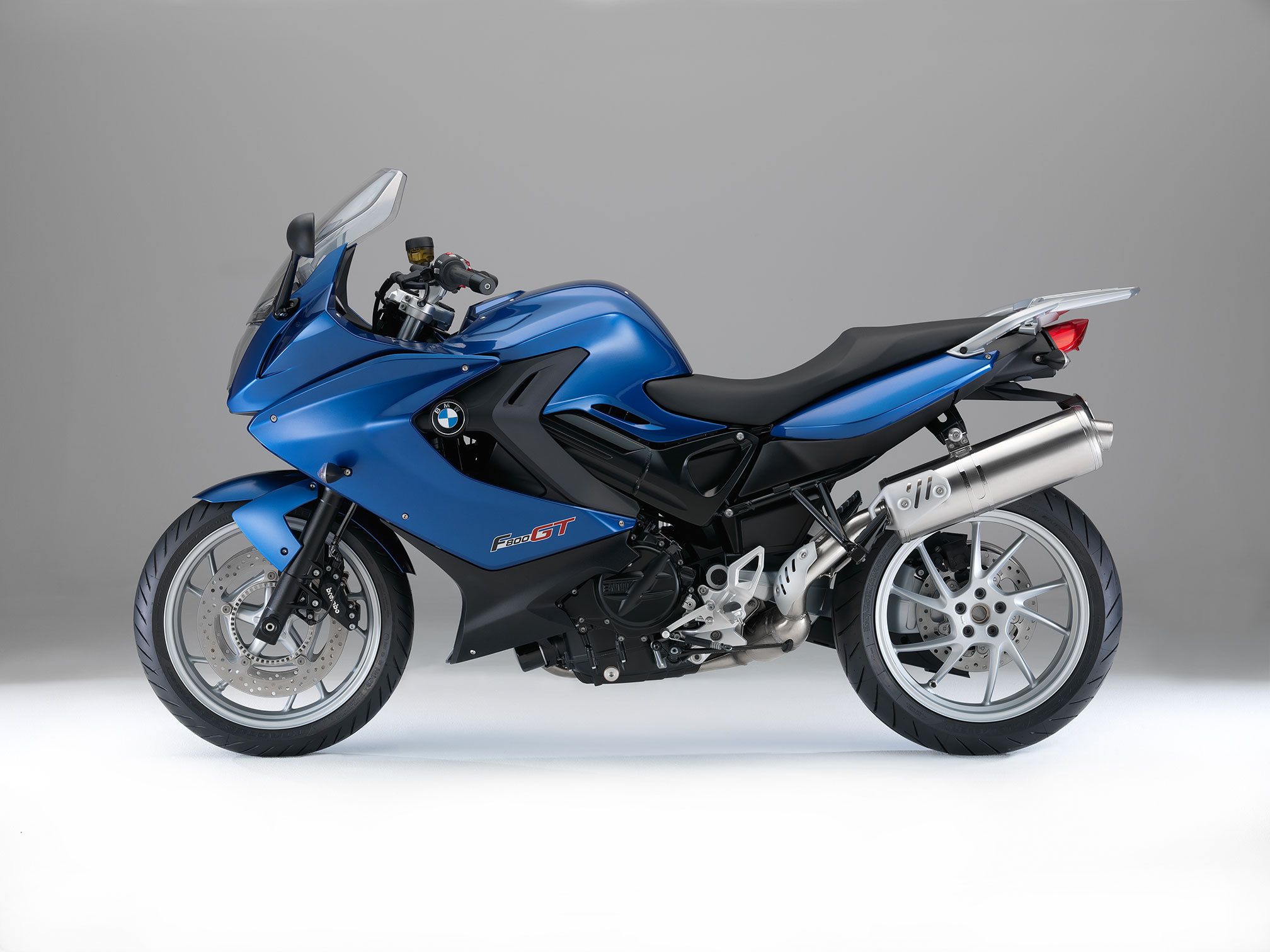 2016x1512 BMW F 800 GT Wallpaper