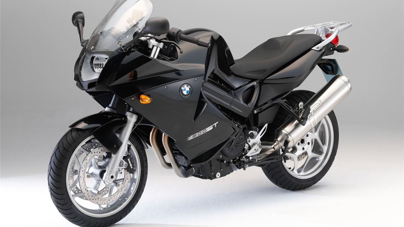 1366x768 Black Bmw F800st 2016 High Quality Wallpaper