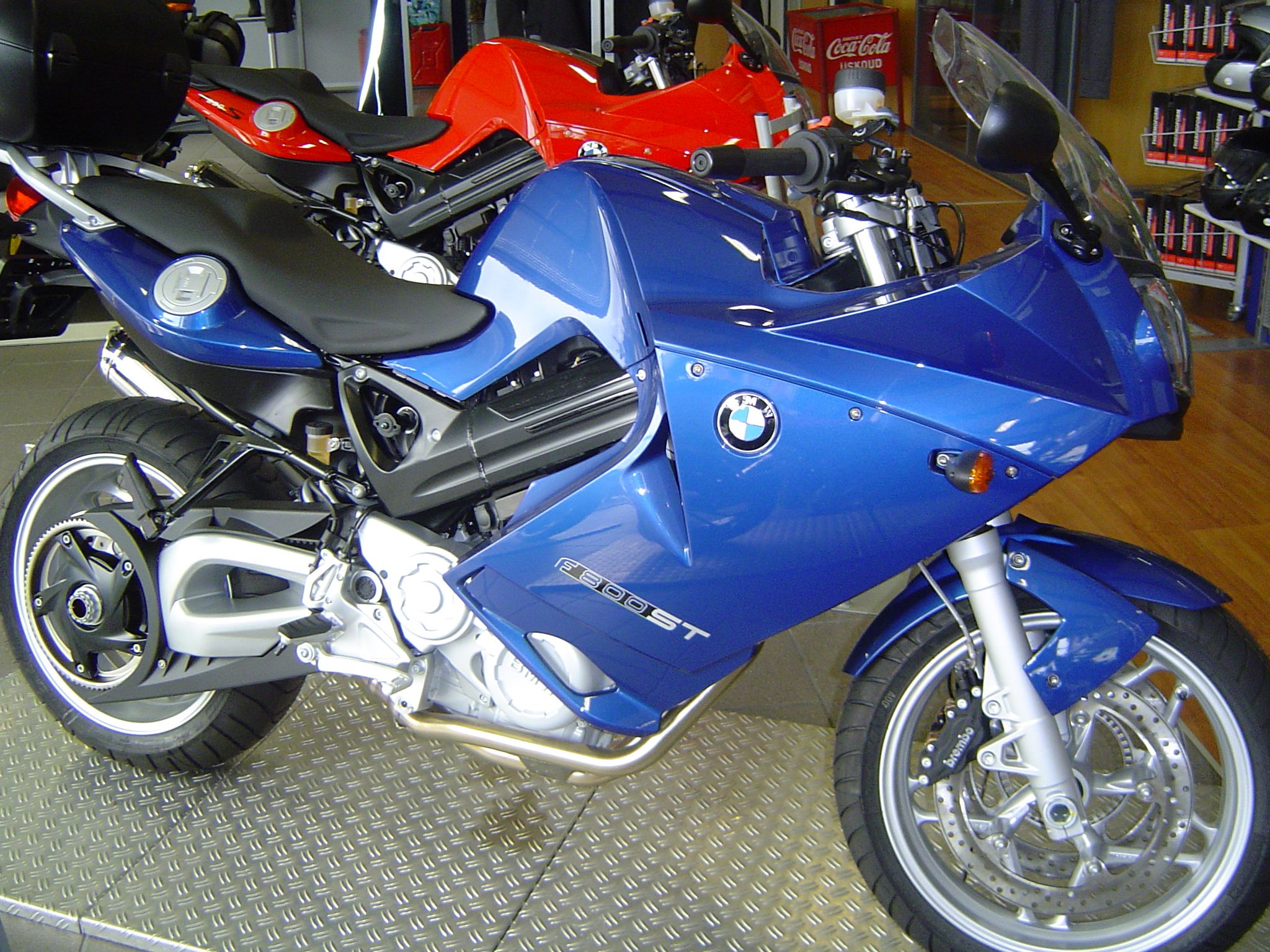 2048x1536 BMW F 800 ST