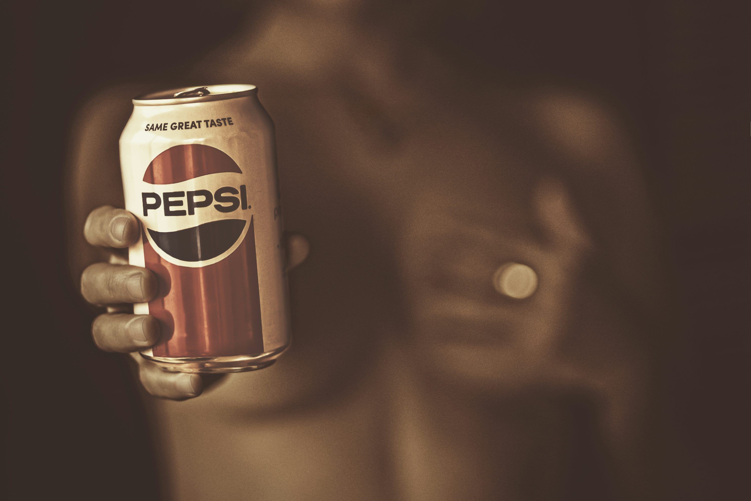 3000x2000 Diet dr pepper can on black surface photo