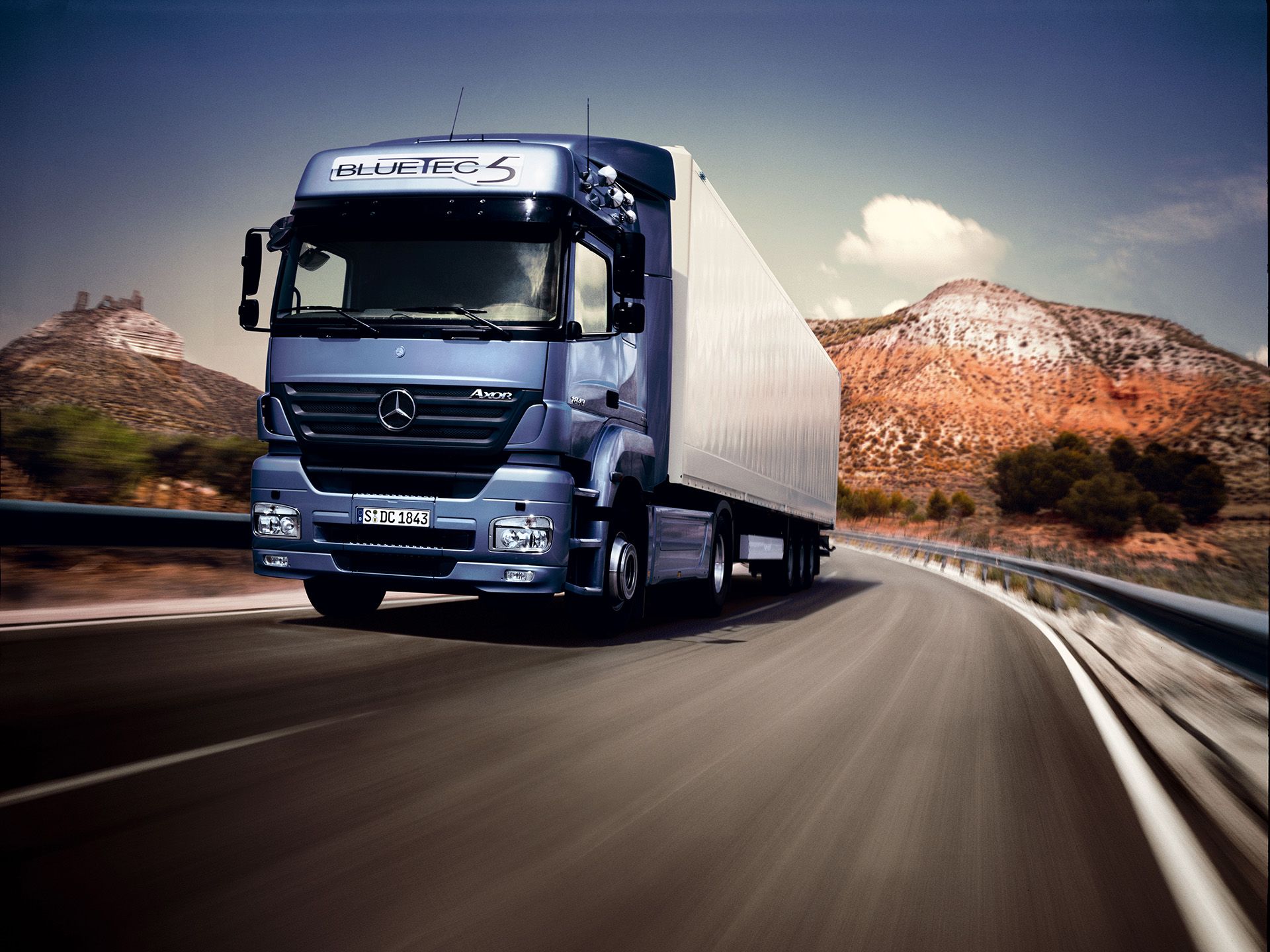 1920x1440 Mercedes Axor Wallpaper