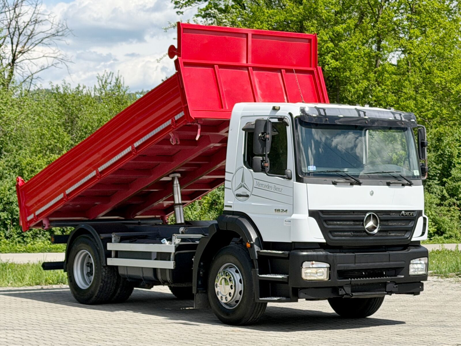 1600x1200 Mercedes Benz AXOR 1824