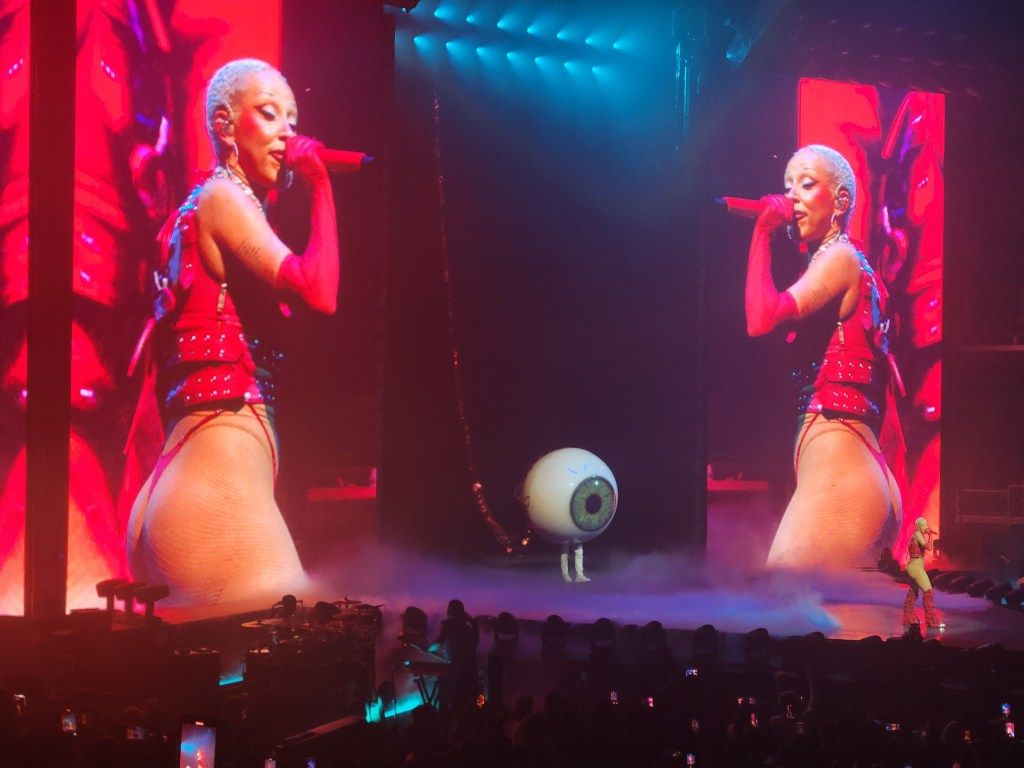 1024x768 Review: A confident Doja Cat in her Scarlet Tour at United Center