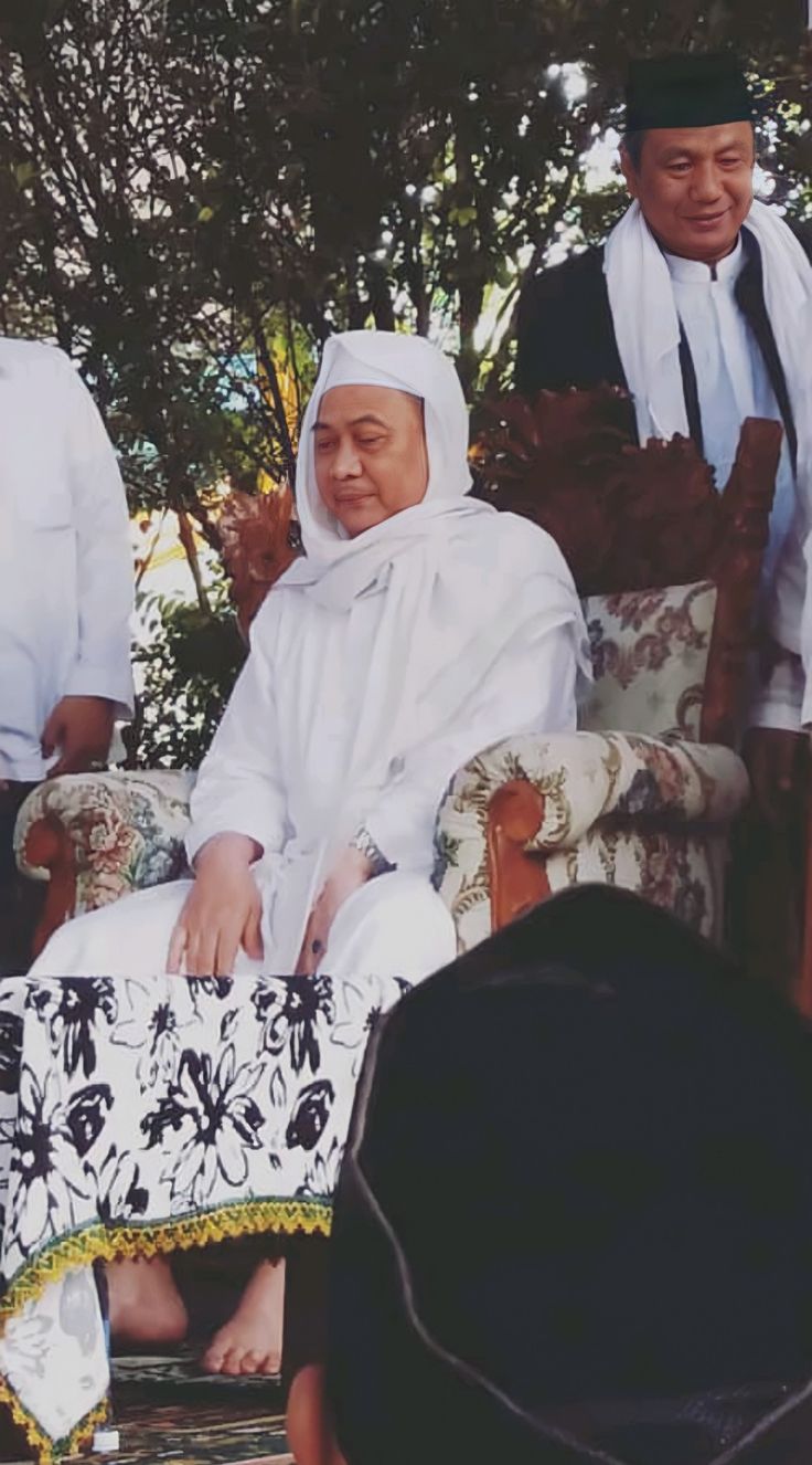 736x1326 Abuya Uci