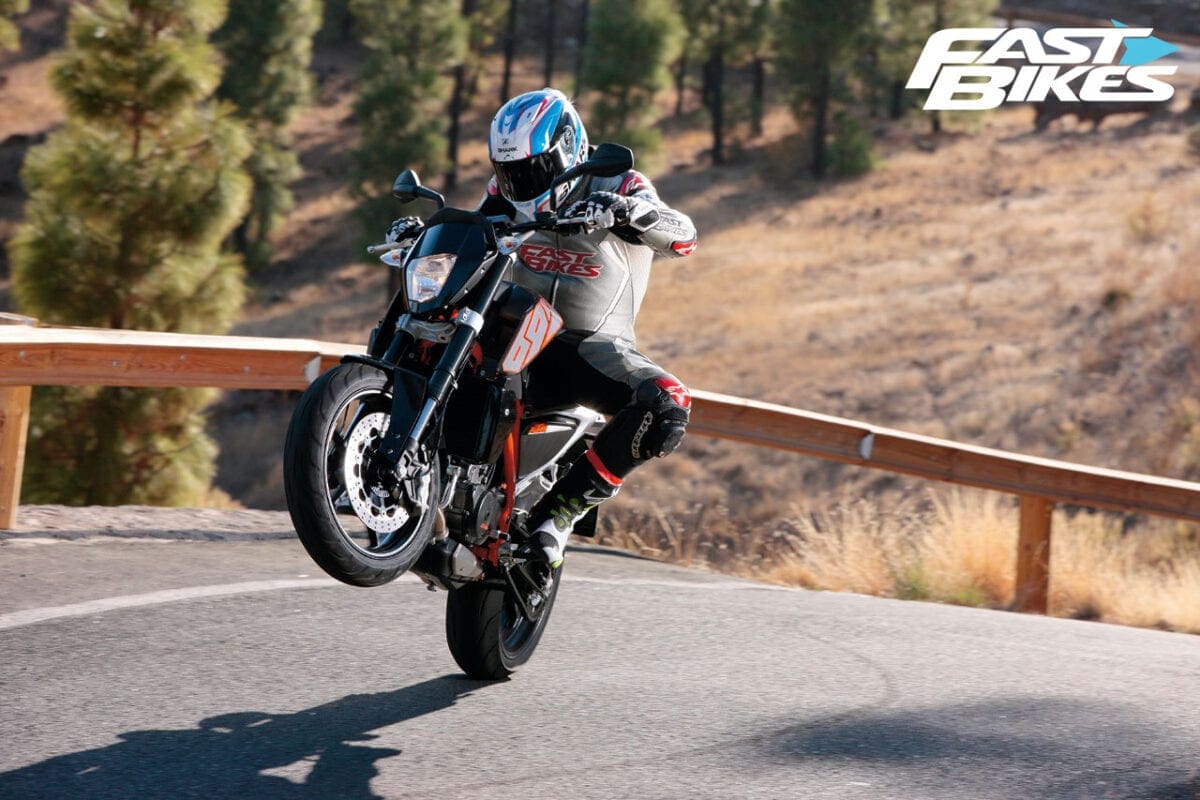 1200x800 KTM 690 Duke Wallpaper