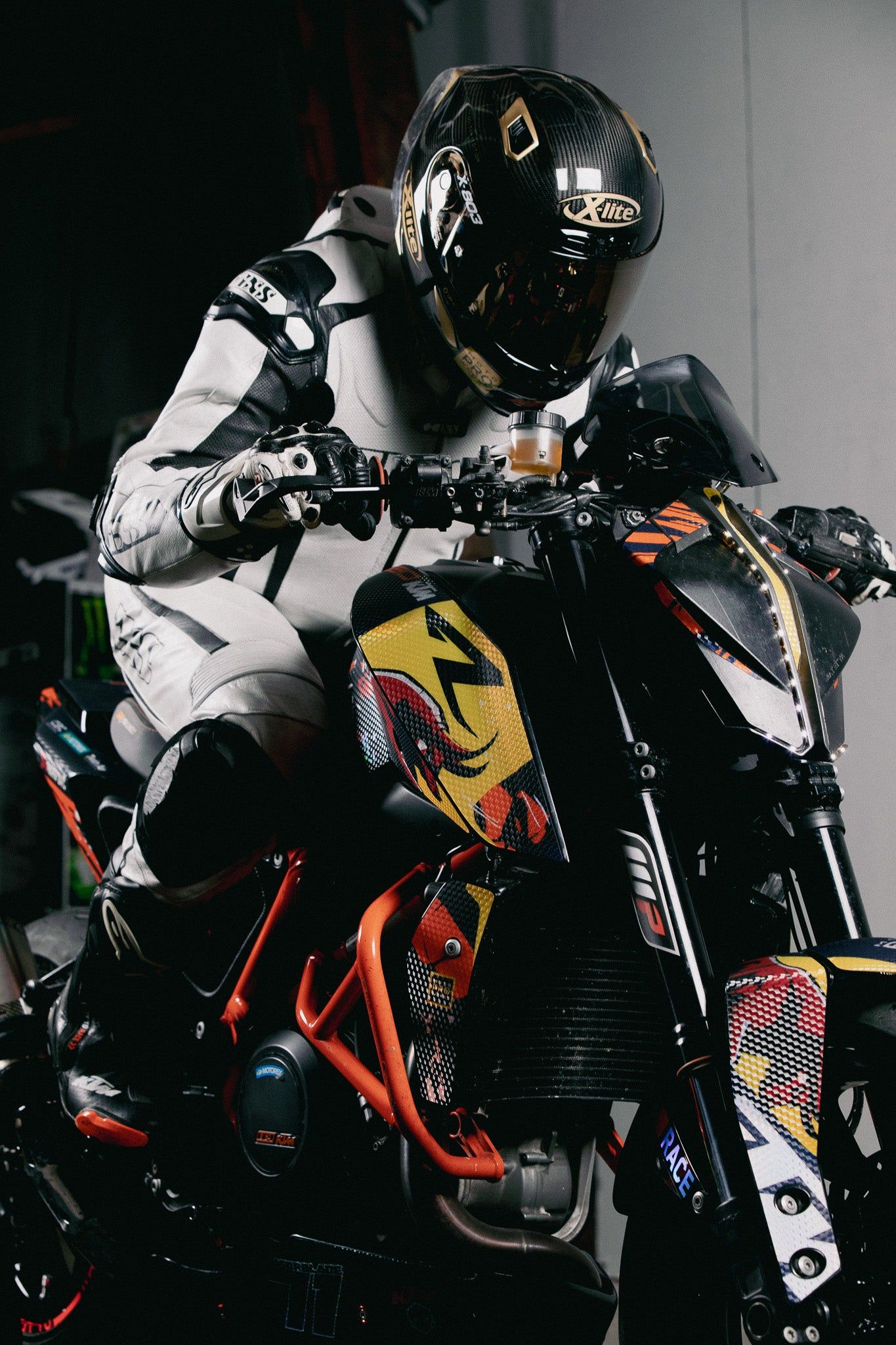 1365x2048 KTM 690 Duke GRAPHICS (Alpha)