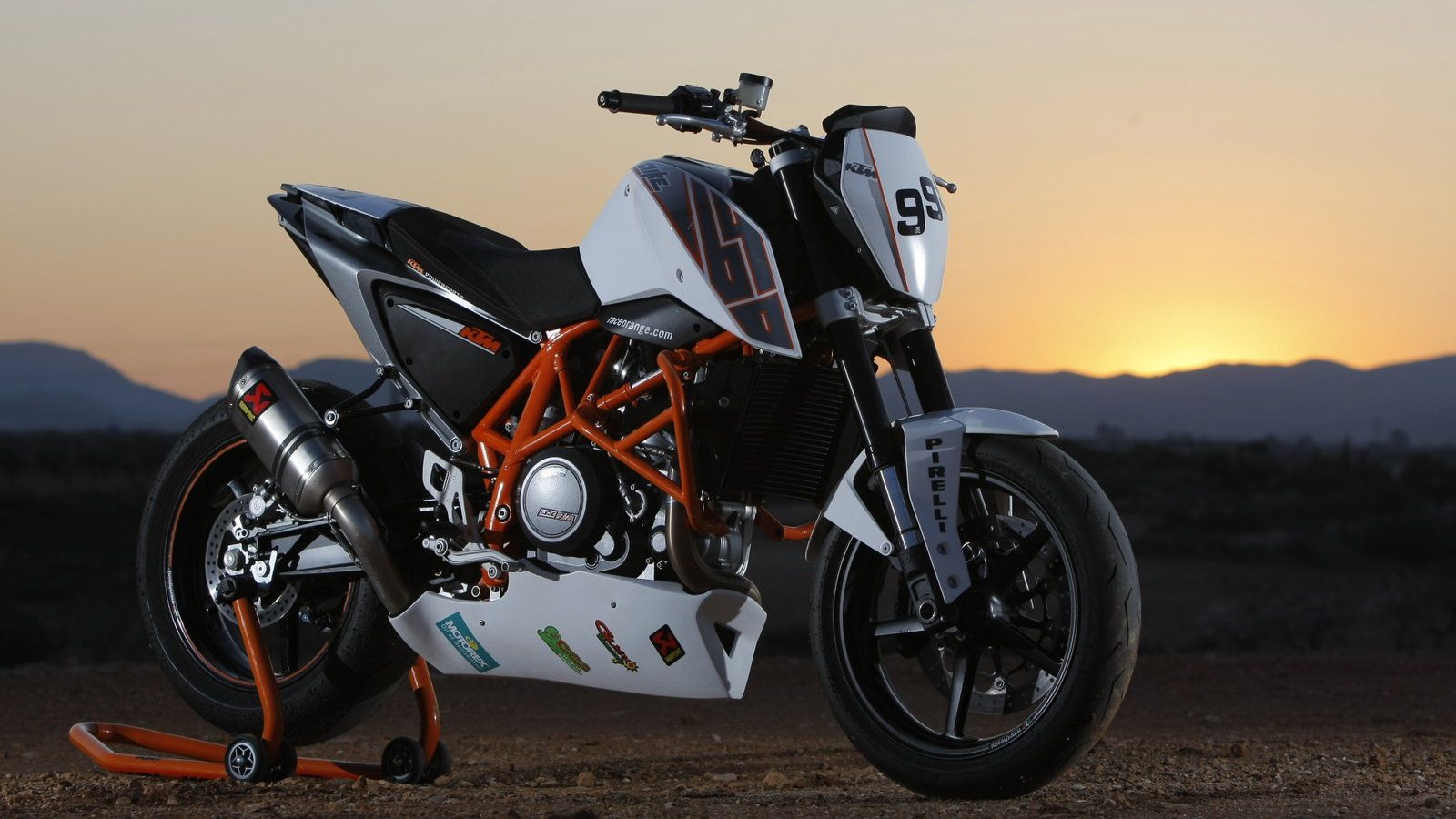 1600x900 Walk Round Of KTM's Race 690 Duke